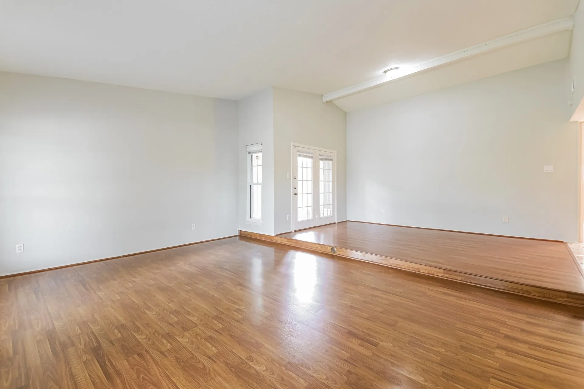 Single Family Residence For Rent in Denton County , 3464 Livingston Lane, Carrollton, Texas 75007, 4 Bedroom, 2 Bathroom, 2 Garage spaces, 2,122 Sqft, built in 1978, mls#21373064, Real Estate Agent in Carrollton, Homes For Rent in Denton county, Homes For Rent in Carrollton, Realtor in Carrollton Texas, Real Estate Brokerage Independent Realty Texas, Luminita Cordes Realtor