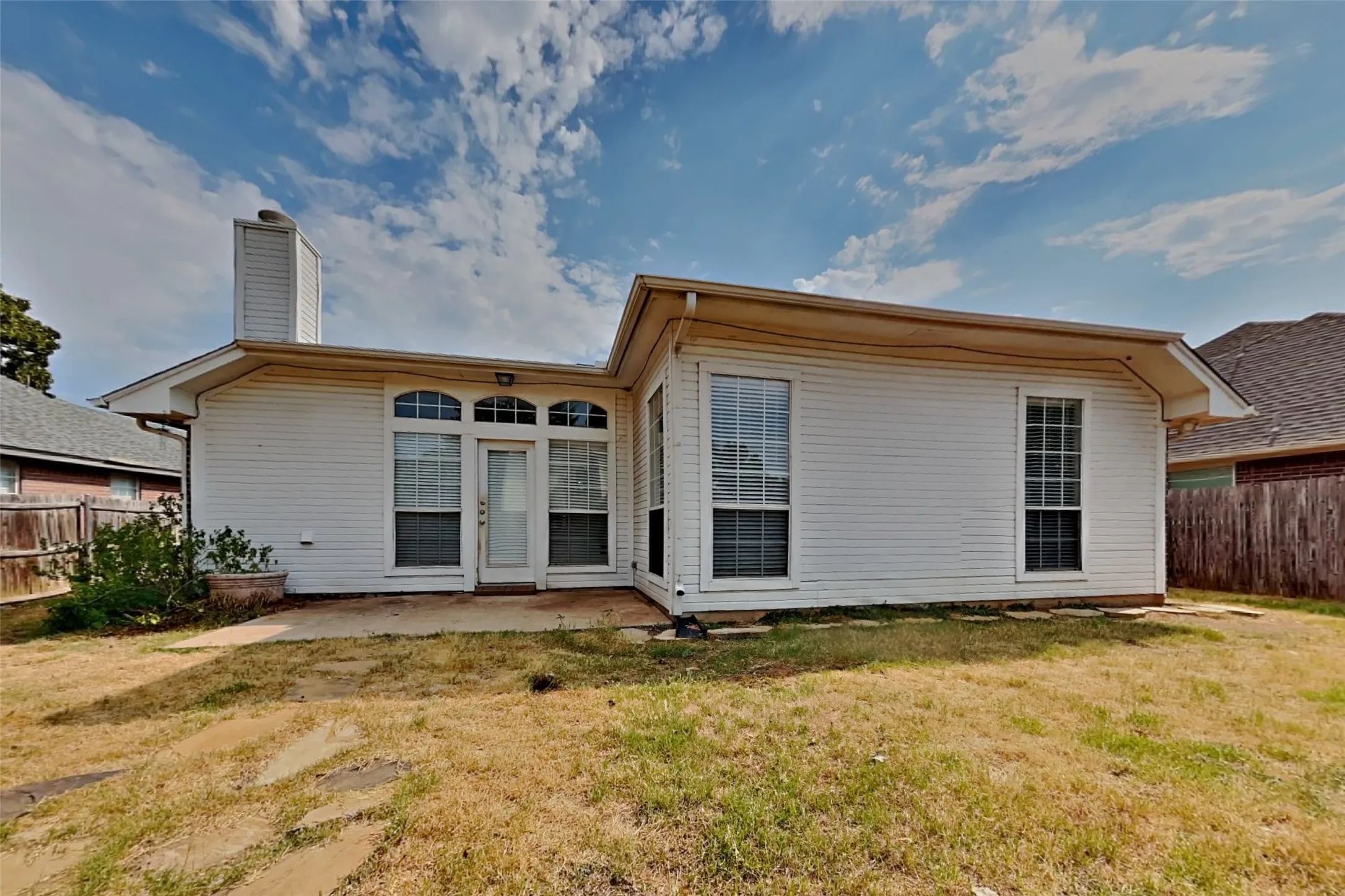 Single Family Residence For Rent in Tarrant County , 9053 San Joaquin Trail, Fort Worth, Texas 76118, 3 Bedroom, 2 Bathroom, 2 Garage spaces, 1,859 Sqft, built in 1995, mls#21373066, Real Estate Agent in Fort Worth, Homes For Rent in Tarrant county, Homes For Rent in Fort Worth, Realtor in Fort Worth Texas, Real Estate Brokerage Independent Realty Texas, Luminita Cordes Realtor