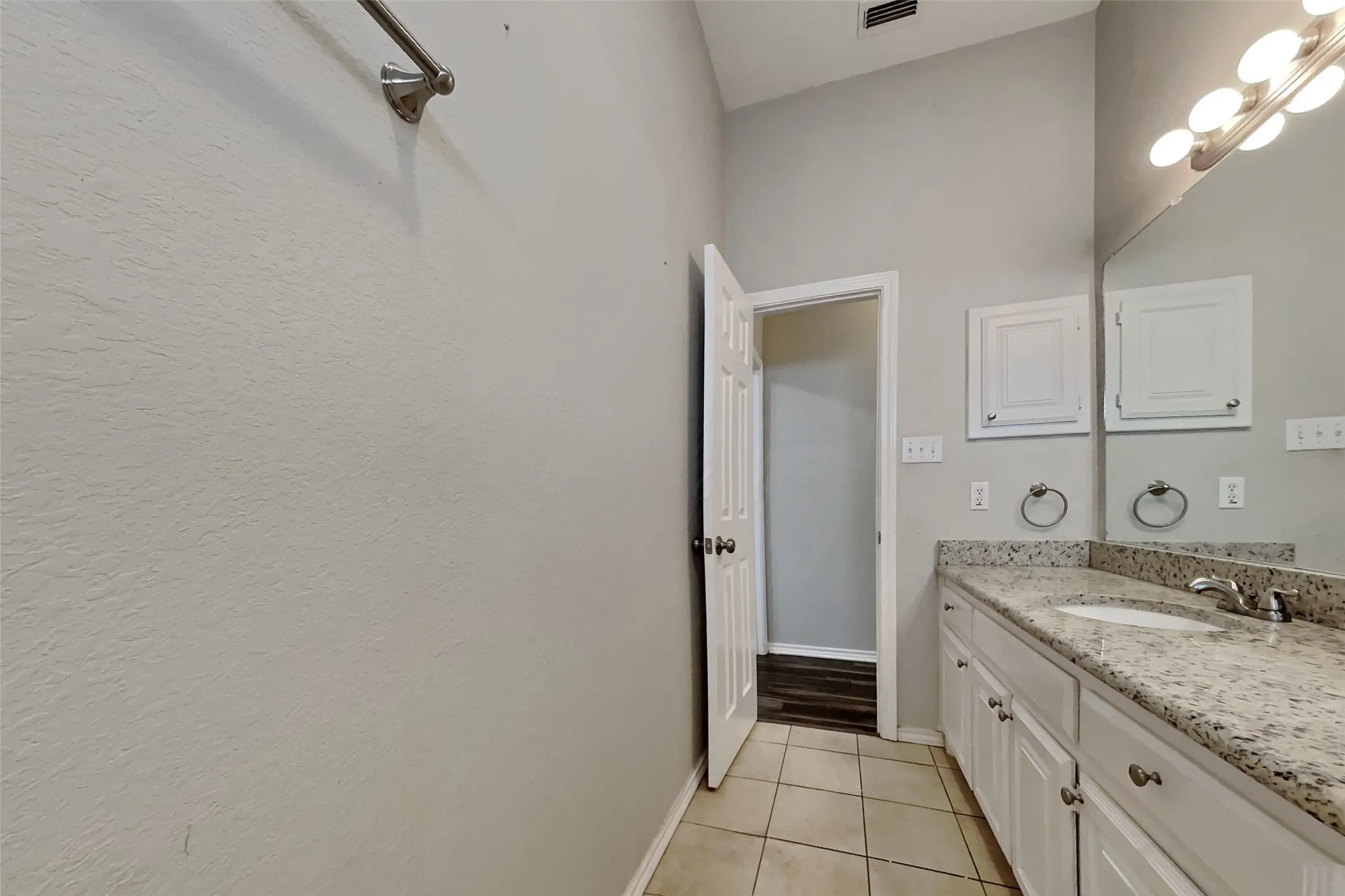 Single Family Residence For Rent in Tarrant County , 9053 San Joaquin Trail, Fort Worth, Texas 76118, 3 Bedroom, 2 Bathroom, 2 Garage spaces, 1,859 Sqft, built in 1995, mls#21373066, Real Estate Agent in Fort Worth, Homes For Rent in Tarrant county, Homes For Rent in Fort Worth, Realtor in Fort Worth Texas, Real Estate Brokerage Independent Realty Texas, Luminita Cordes Realtor