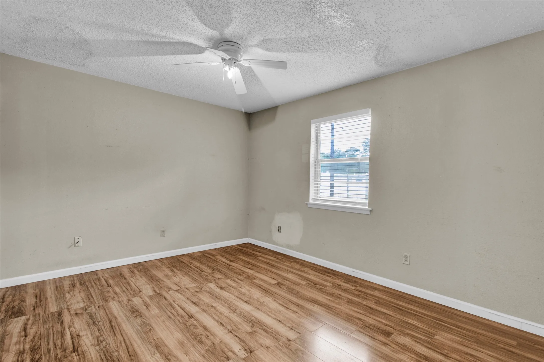Single Family Residence For Sale in Smith County , 3572 State Highway 110 N, Tyler, Texas 75704, 5 Bedroom, 3 Bathroom, Garage spaces, 2,436 Sqft, built in 1955, mls#21373054, Real Estate Agent in Tyler, Homes For Sale in Smith county, Homes For Sale in Tyler, Realtor in Tyler Texas, Real Estate Brokerage Independent Realty Texas, Luminita Cordes Realtor