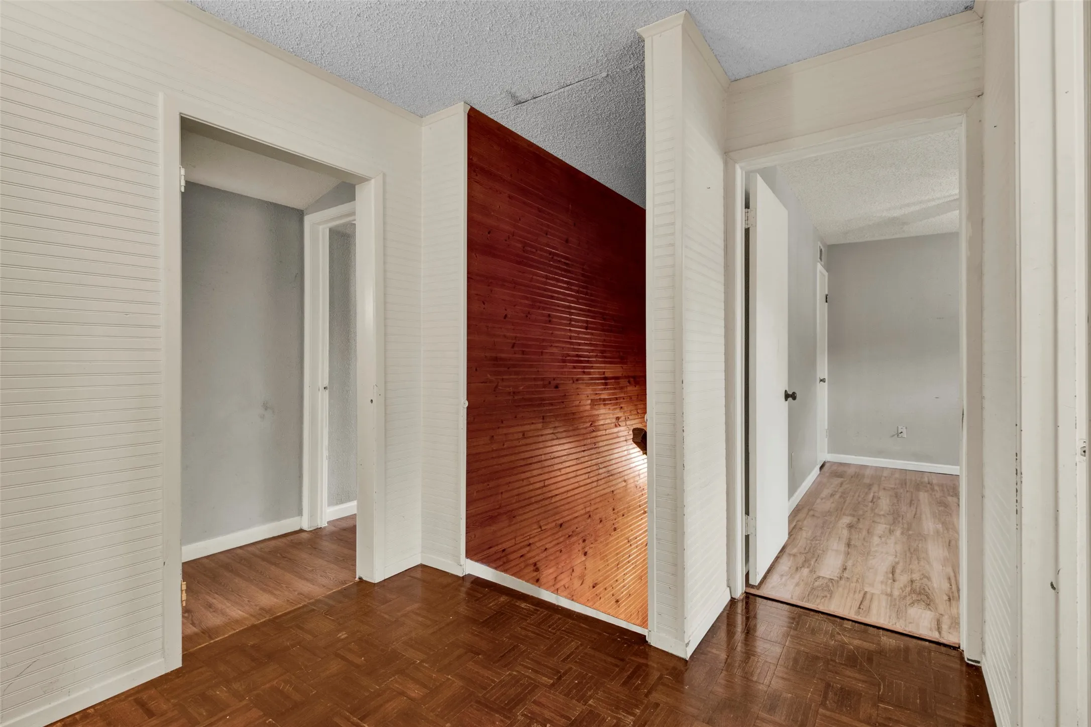 Single Family Residence For Sale in Smith County , 3572 State Highway 110 N, Tyler, Texas 75704, 5 Bedroom, 3 Bathroom, Garage spaces, 2,436 Sqft, built in 1955, mls#21373054, Real Estate Agent in Tyler, Homes For Sale in Smith county, Homes For Sale in Tyler, Realtor in Tyler Texas, Real Estate Brokerage Independent Realty Texas, Luminita Cordes Realtor