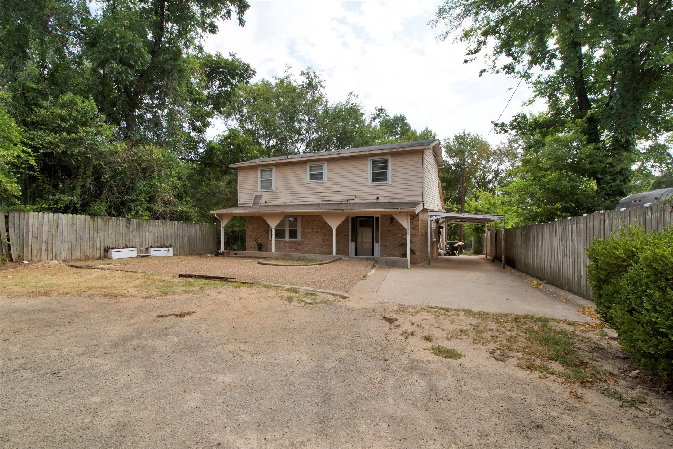 Single Family Residence For Sale in Smith County , 3572 State Highway 110 N, Tyler, Texas 75704, 5 Bedroom, 3 Bathroom, Garage spaces, 2,436 Sqft, built in 1955, mls#21373054, Real Estate Agent in Tyler, Homes For Sale in Smith county, Homes For Sale in Tyler, Realtor in Tyler Texas, Real Estate Brokerage Independent Realty Texas, Luminita Cordes Realtor