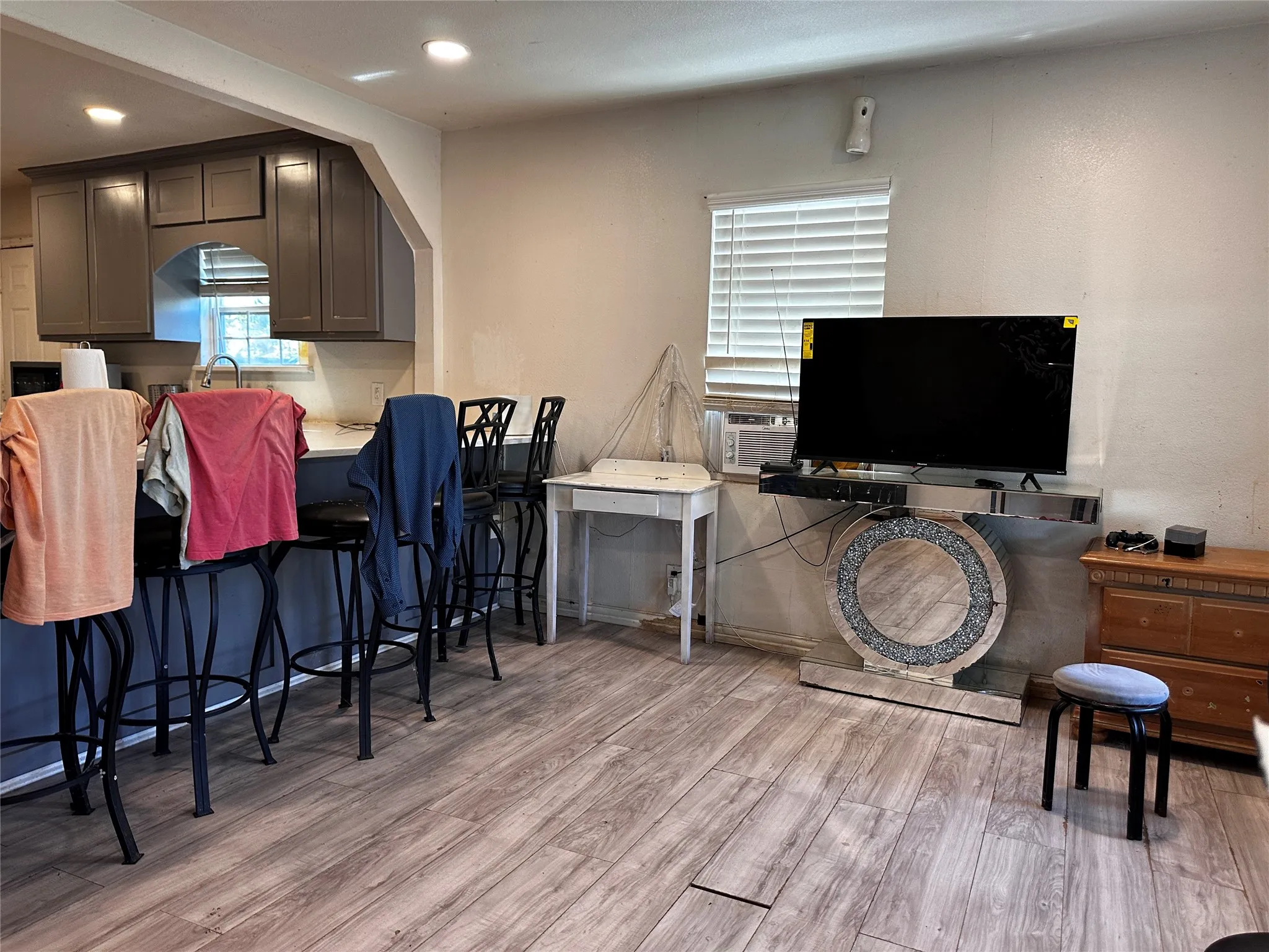 Single Family Residence For Sale in Tarrant County , 1400 E Cantey, Fort Worth, Texas 76104, 2 Bedroom, 1 Bathroom, Garage spaces, 1,026 Sqft, built in 1966, mls#21373067, Real Estate Agent in Fort Worth, Homes For Sale in Tarrant county, Homes For Sale in Fort Worth, Realtor in Fort Worth Texas, Real Estate Brokerage Independent Realty Texas, Luminita Cordes Realtor