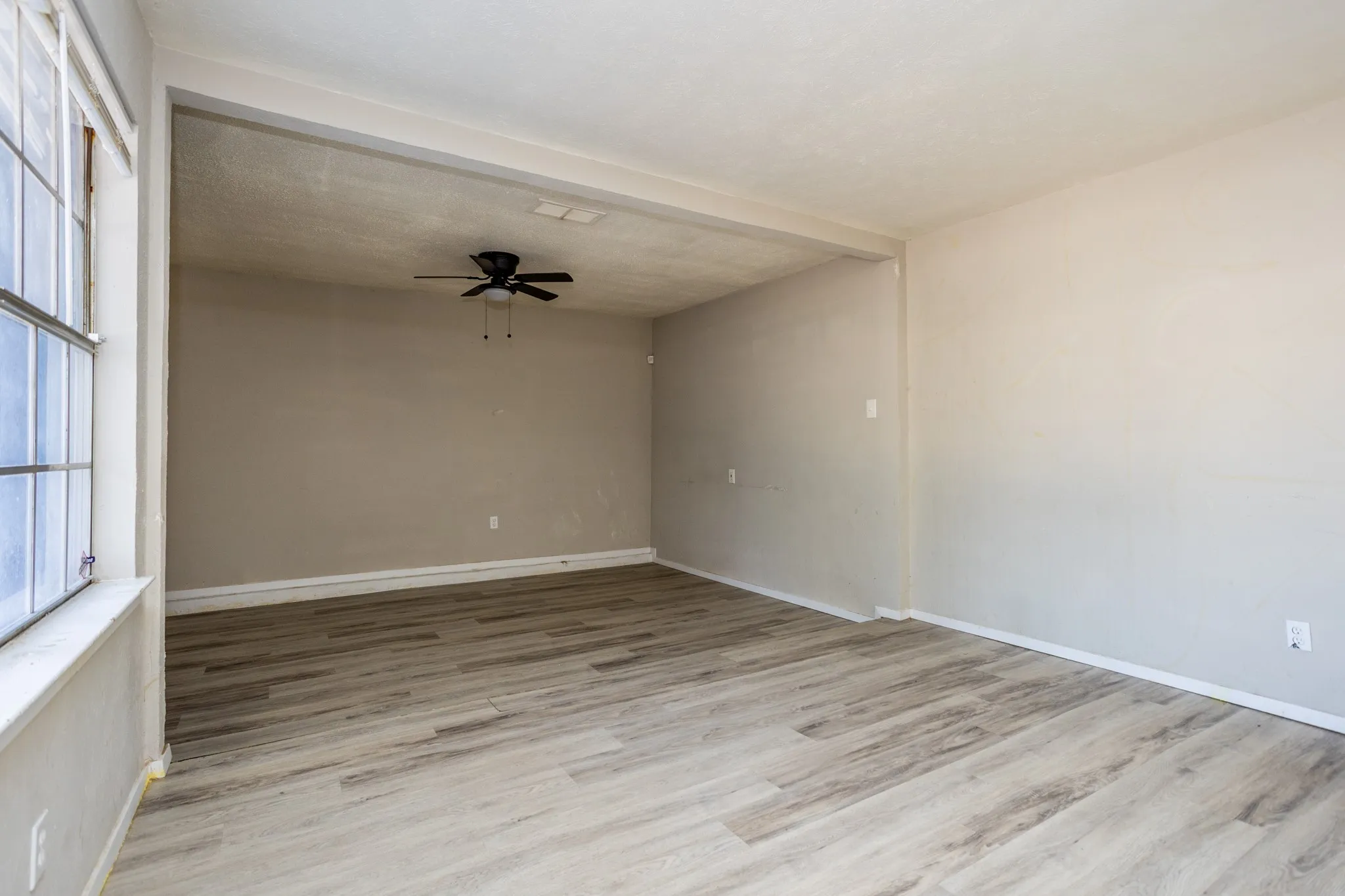Single Family Residence For Sale in Dallas County , 6528 Wild Honey Drive, Dallas, Texas 75241, 4 Bedroom, 2 Bathroom, Garage spaces, 1,499 Sqft, built in 1970, mls#21373061, Real Estate Agent in Dallas, Homes For Sale in Dallas county, Homes For Sale in Dallas, Realtor in Dallas Texas, Real Estate Brokerage Independent Realty Texas, Luminita Cordes Realtor