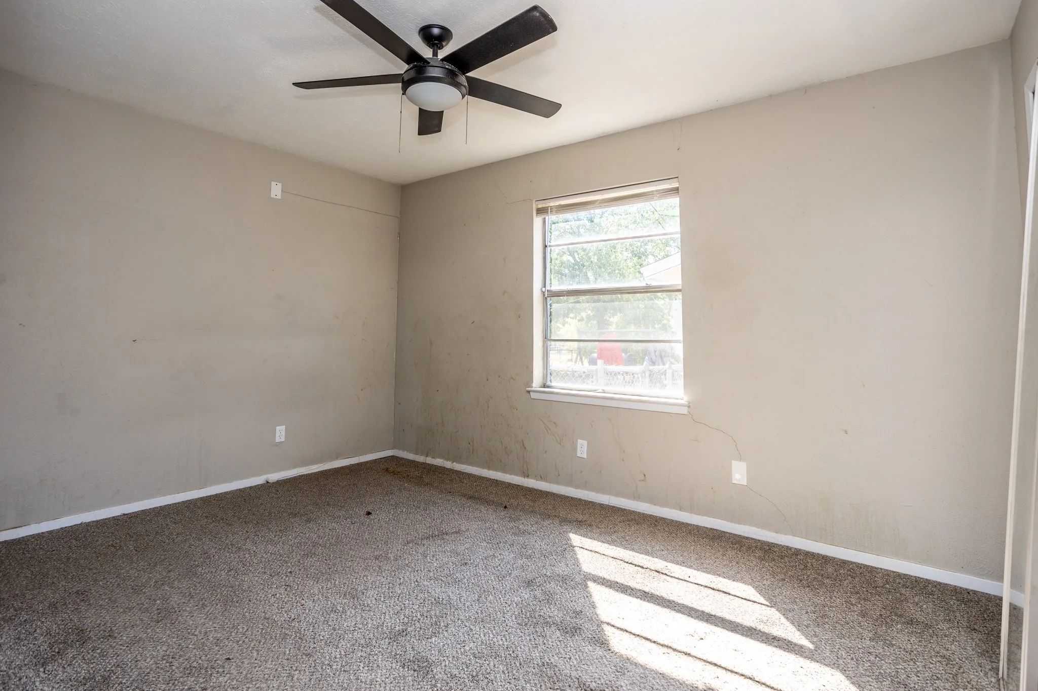 Single Family Residence For Sale in Dallas County , 6528 Wild Honey Drive, Dallas, Texas 75241, 4 Bedroom, 2 Bathroom, Garage spaces, 1,499 Sqft, built in 1970, mls#21373061, Real Estate Agent in Dallas, Homes For Sale in Dallas county, Homes For Sale in Dallas, Realtor in Dallas Texas, Real Estate Brokerage Independent Realty Texas, Luminita Cordes Realtor
