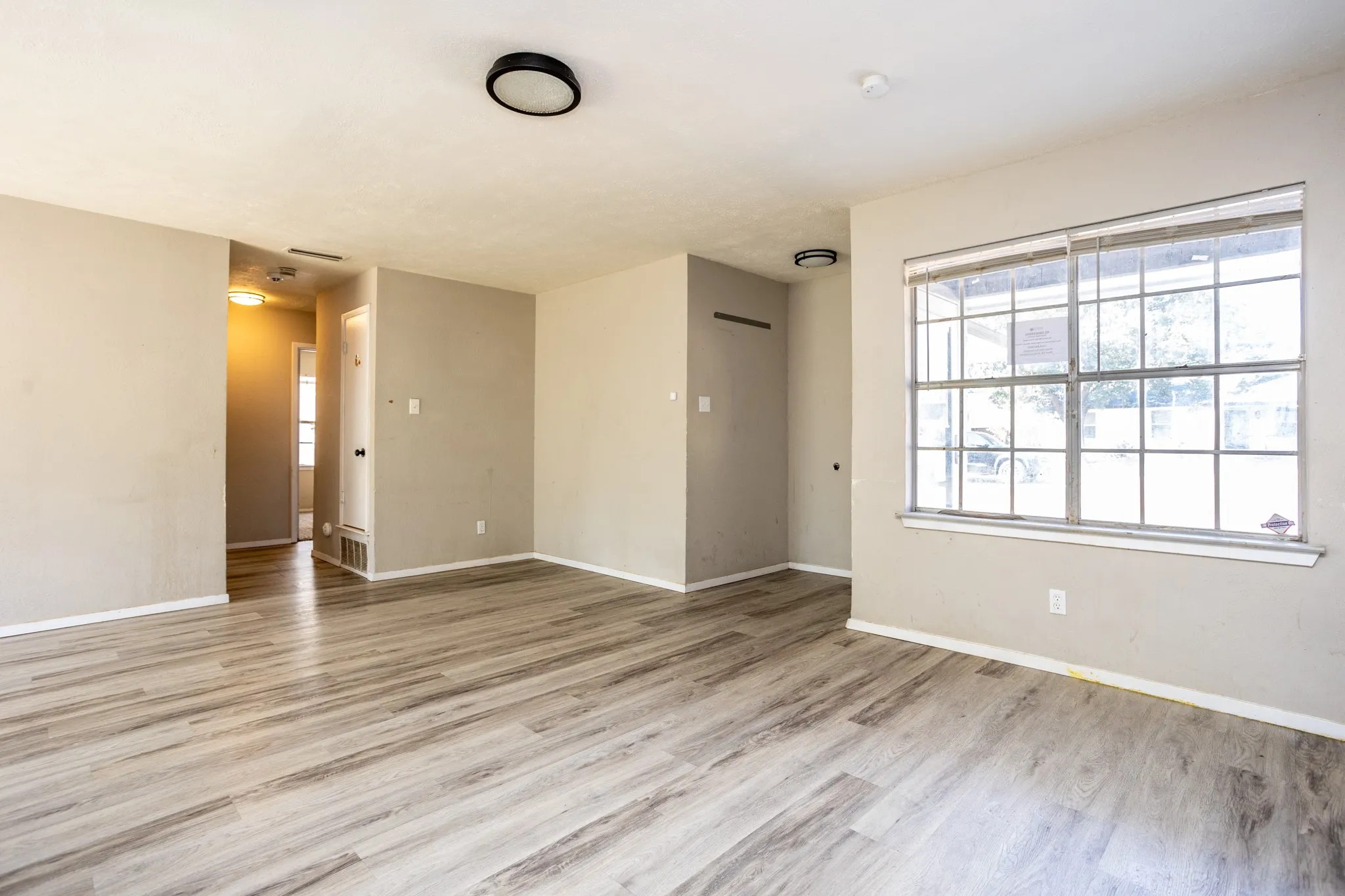 Single Family Residence For Sale in Dallas County , 6528 Wild Honey Drive, Dallas, Texas 75241, 4 Bedroom, 2 Bathroom, Garage spaces, 1,499 Sqft, built in 1970, mls#21373061, Real Estate Agent in Dallas, Homes For Sale in Dallas county, Homes For Sale in Dallas, Realtor in Dallas Texas, Real Estate Brokerage Independent Realty Texas, Luminita Cordes Realtor