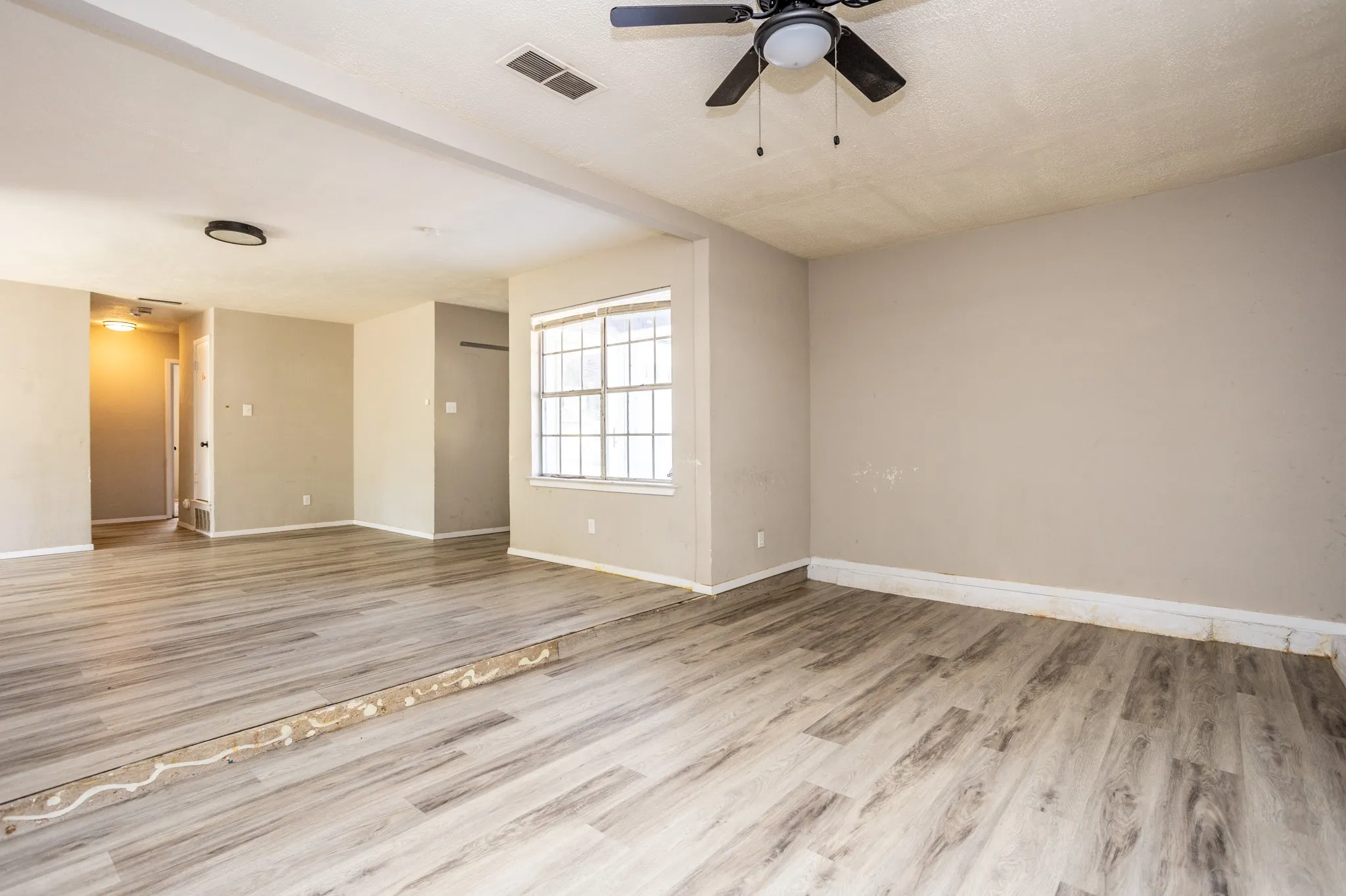 Single Family Residence For Sale in Dallas County , 6528 Wild Honey Drive, Dallas, Texas 75241, 4 Bedroom, 2 Bathroom, Garage spaces, 1,499 Sqft, built in 1970, mls#21373061, Real Estate Agent in Dallas, Homes For Sale in Dallas county, Homes For Sale in Dallas, Realtor in Dallas Texas, Real Estate Brokerage Independent Realty Texas, Luminita Cordes Realtor