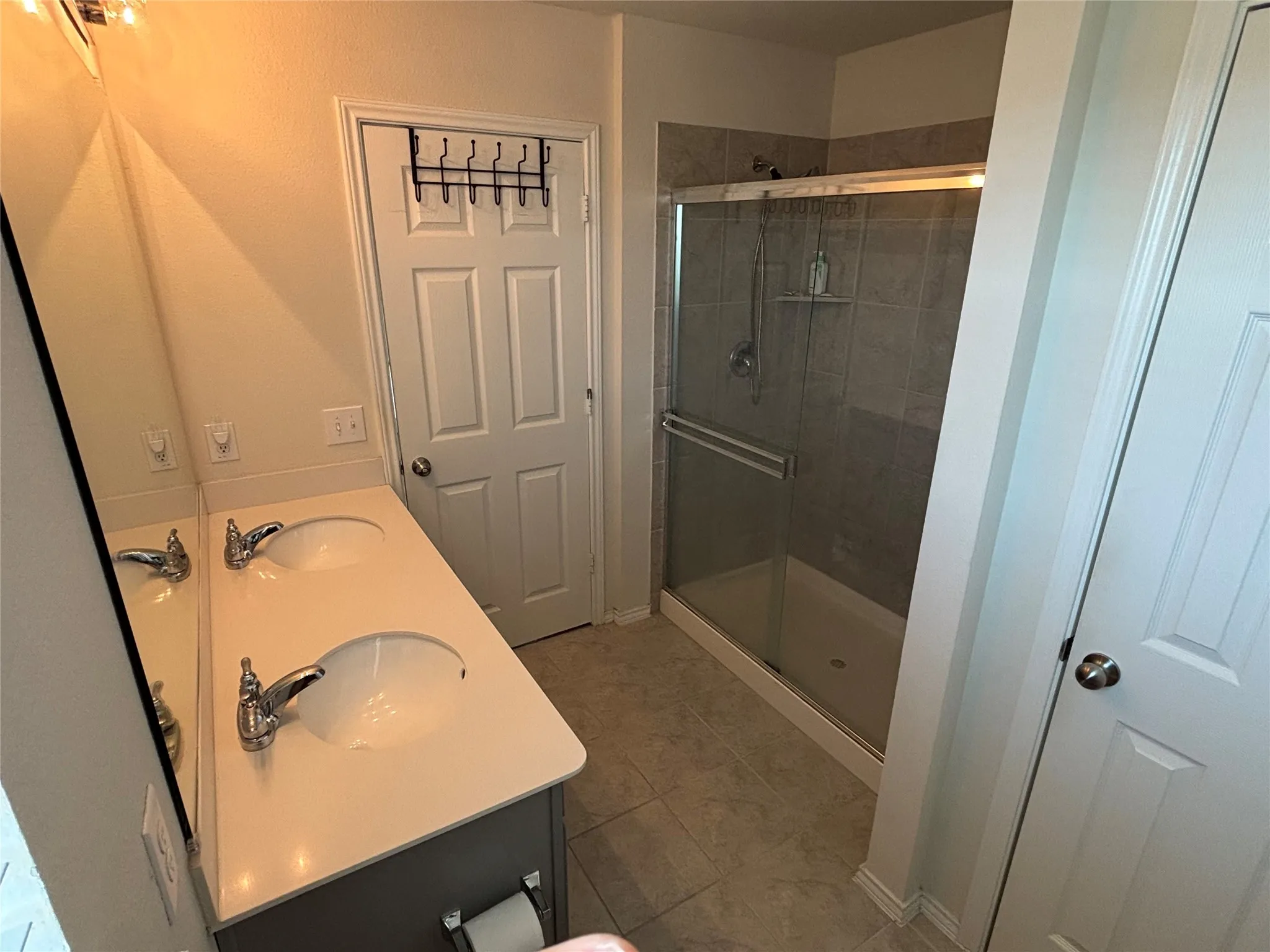 Dual vanity with integrated sinks and chrome fixtures