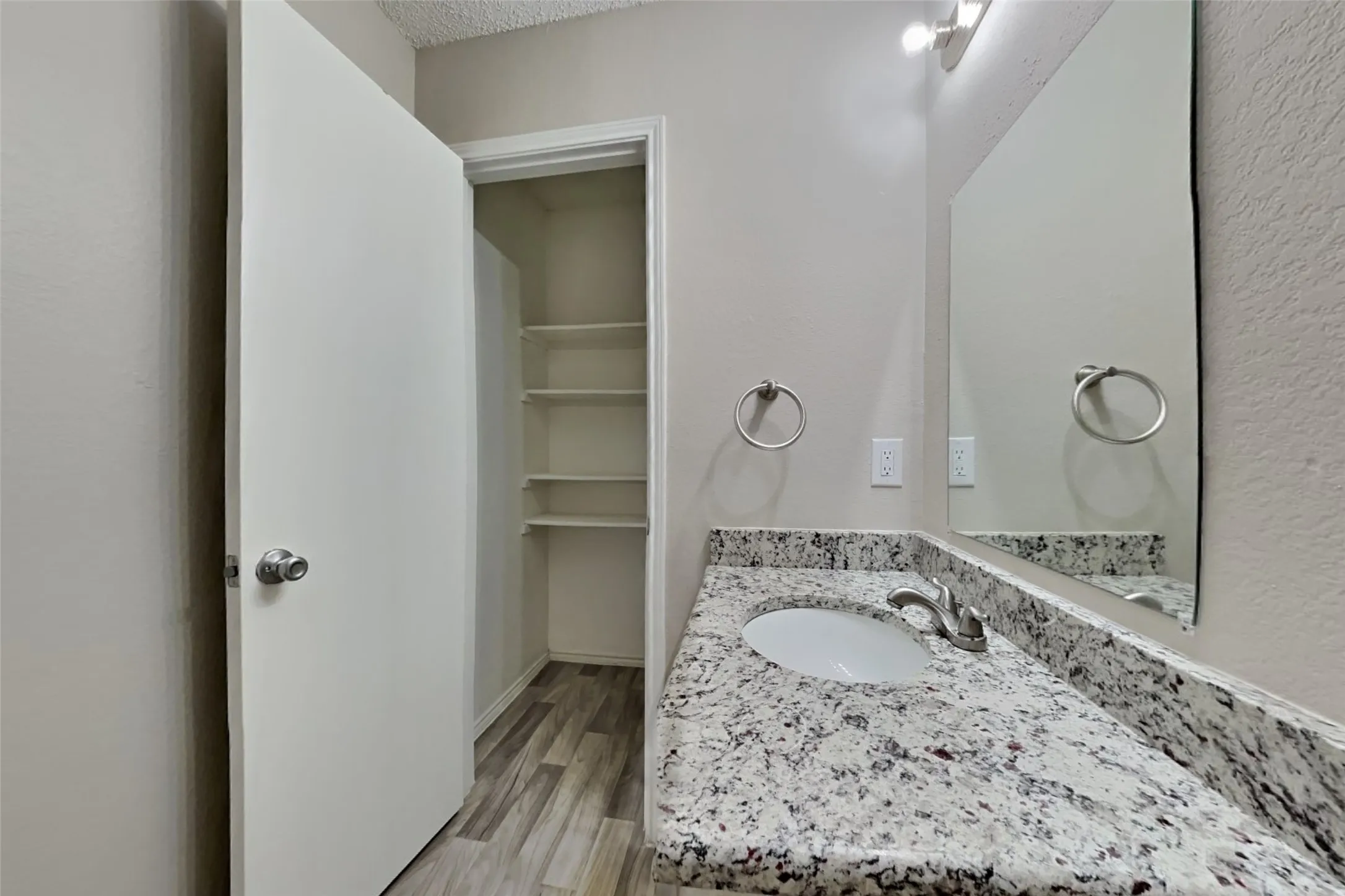 Single Family Residence For Rent in Denton County , 2204 Maple Drive, Little Elm, Texas 75068, 3 Bedroom, 2 Bathroom, 2 Garage spaces, 1,647 Sqft, built in 1999, mls#21373073, Real Estate Agent in Little Elm, Homes For Rent in Denton county, Homes For Rent in Little Elm, Realtor in Little Elm Texas, Real Estate Brokerage Independent Realty Texas, Luminita Cordes Realtor