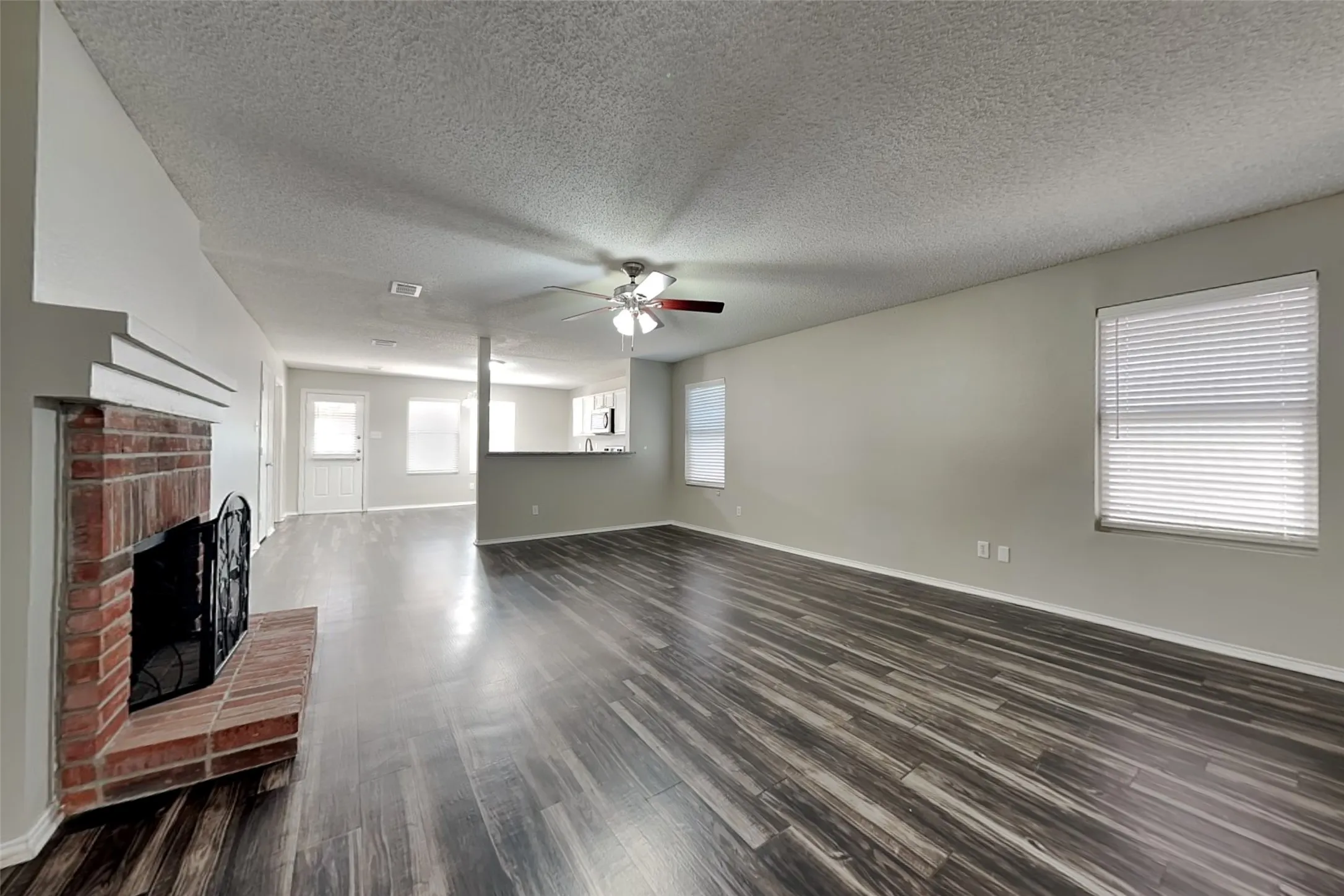 Single Family Residence For Rent in Denton County , 2204 Maple Drive, Little Elm, Texas 75068, 3 Bedroom, 2 Bathroom, 2 Garage spaces, 1,647 Sqft, built in 1999, mls#21373073, Real Estate Agent in Little Elm, Homes For Rent in Denton county, Homes For Rent in Little Elm, Realtor in Little Elm Texas, Real Estate Brokerage Independent Realty Texas, Luminita Cordes Realtor