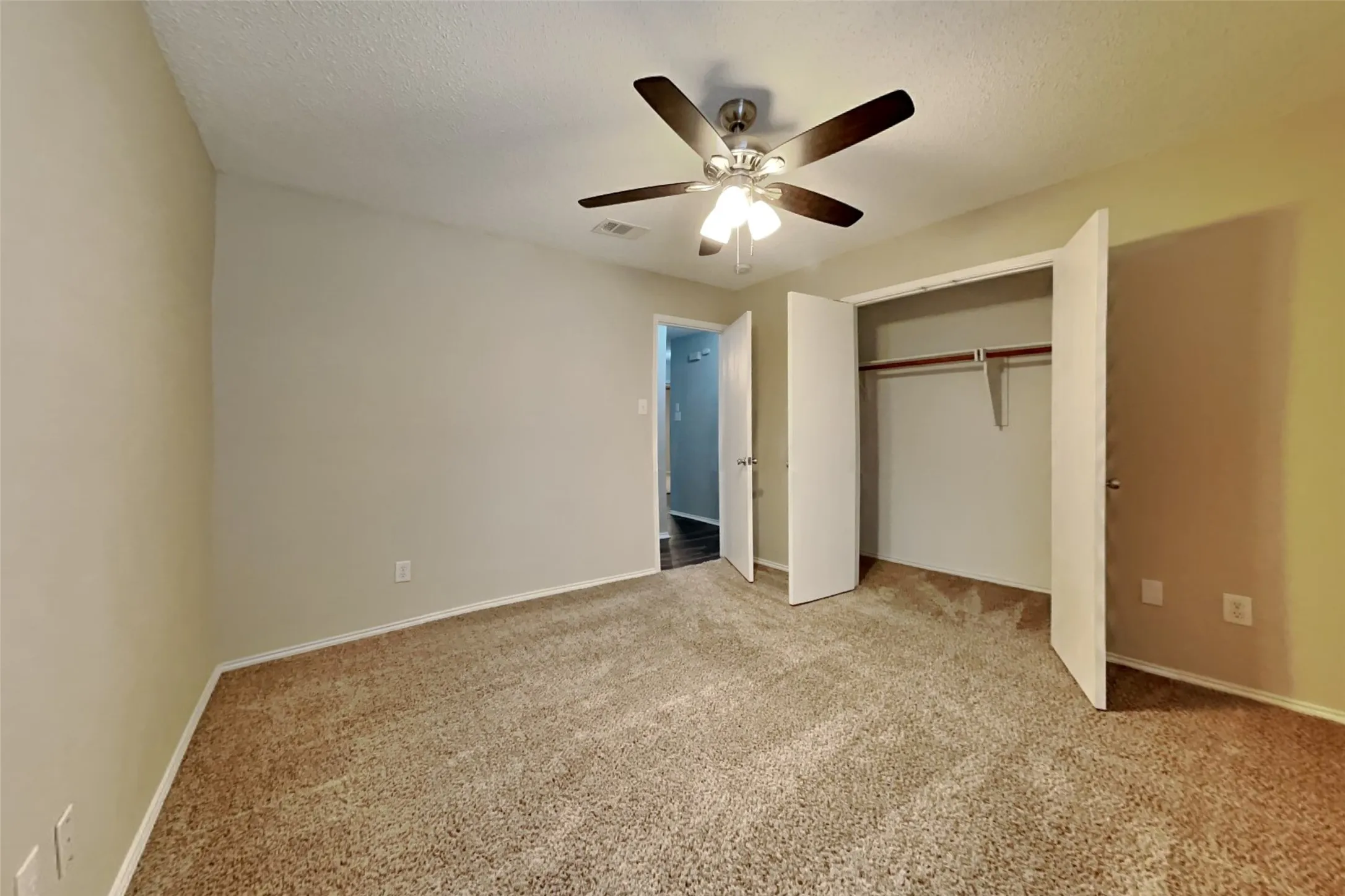 Single Family Residence For Rent in Denton County , 2204 Maple Drive, Little Elm, Texas 75068, 3 Bedroom, 2 Bathroom, 2 Garage spaces, 1,647 Sqft, built in 1999, mls#21373073, Real Estate Agent in Little Elm, Homes For Rent in Denton county, Homes For Rent in Little Elm, Realtor in Little Elm Texas, Real Estate Brokerage Independent Realty Texas, Luminita Cordes Realtor