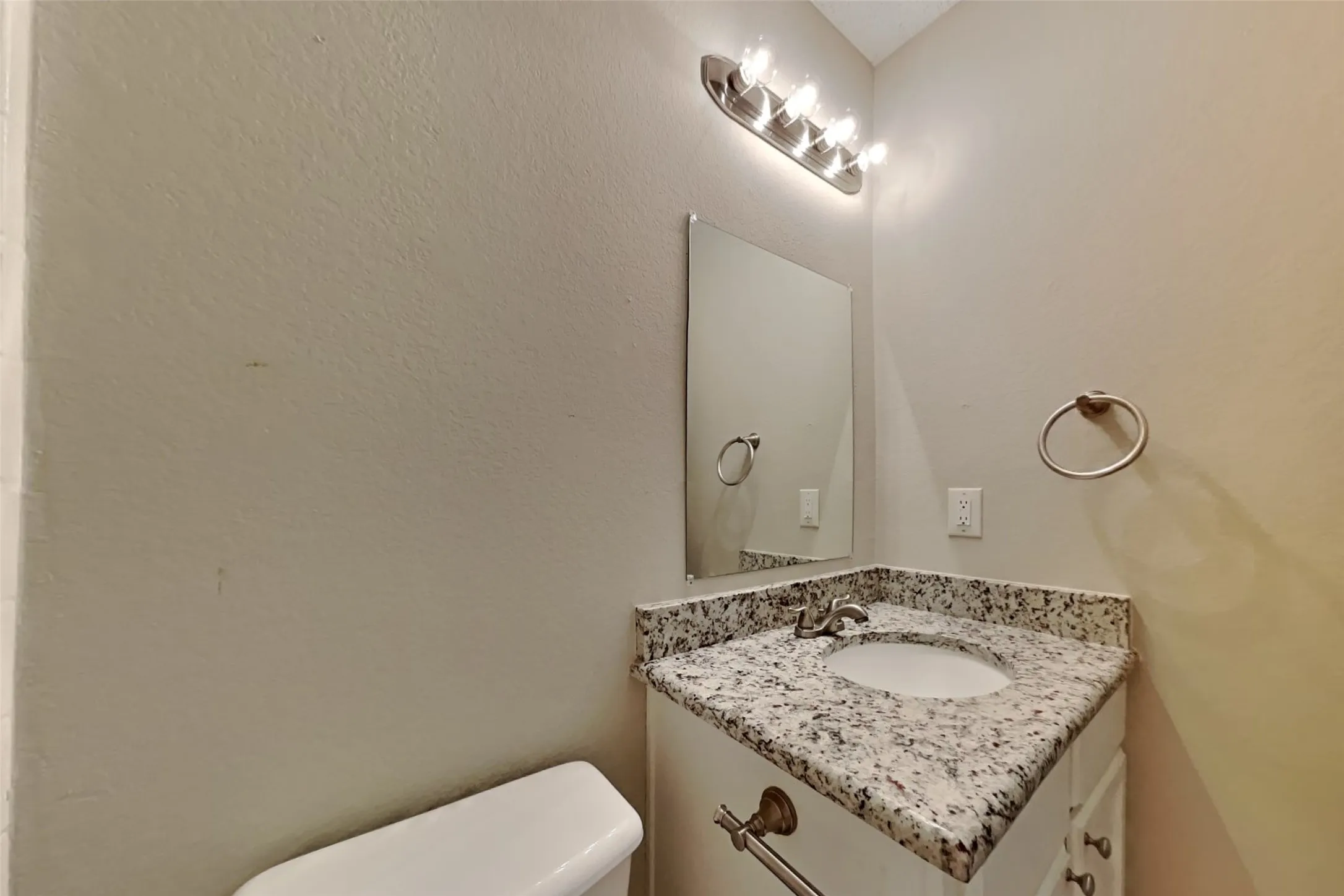 Single Family Residence For Rent in Denton County , 2204 Maple Drive, Little Elm, Texas 75068, 3 Bedroom, 2 Bathroom, 2 Garage spaces, 1,647 Sqft, built in 1999, mls#21373073, Real Estate Agent in Little Elm, Homes For Rent in Denton county, Homes For Rent in Little Elm, Realtor in Little Elm Texas, Real Estate Brokerage Independent Realty Texas, Luminita Cordes Realtor