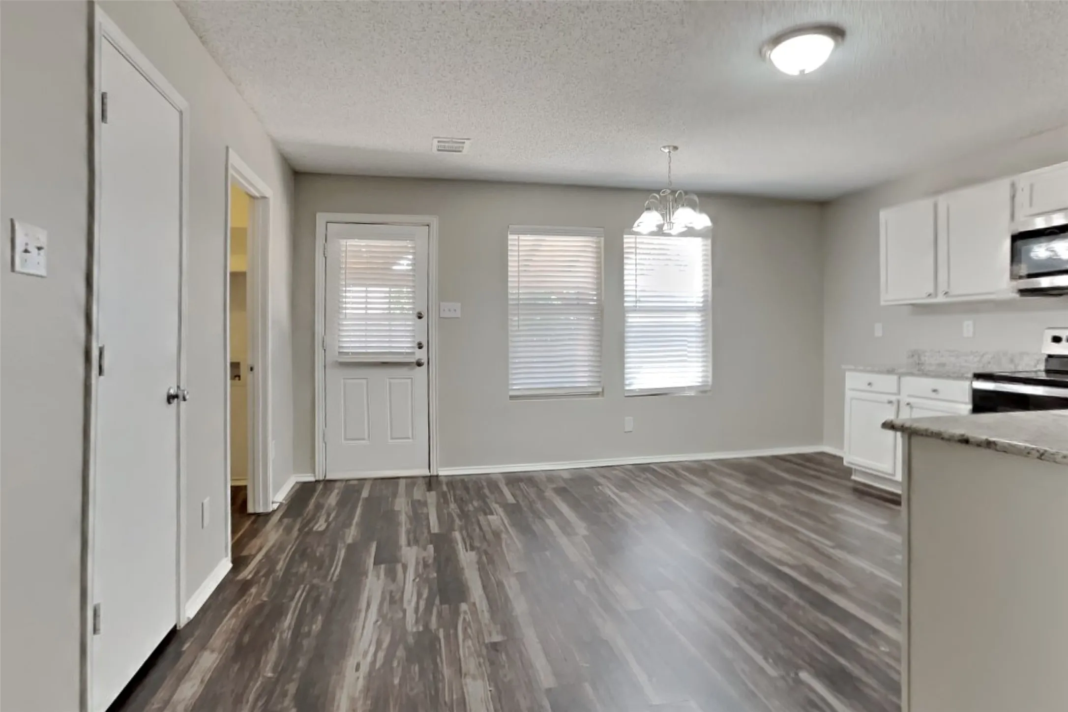 Single Family Residence For Rent in Denton County , 2204 Maple Drive, Little Elm, Texas 75068, 3 Bedroom, 2 Bathroom, 2 Garage spaces, 1,647 Sqft, built in 1999, mls#21373073, Real Estate Agent in Little Elm, Homes For Rent in Denton county, Homes For Rent in Little Elm, Realtor in Little Elm Texas, Real Estate Brokerage Independent Realty Texas, Luminita Cordes Realtor