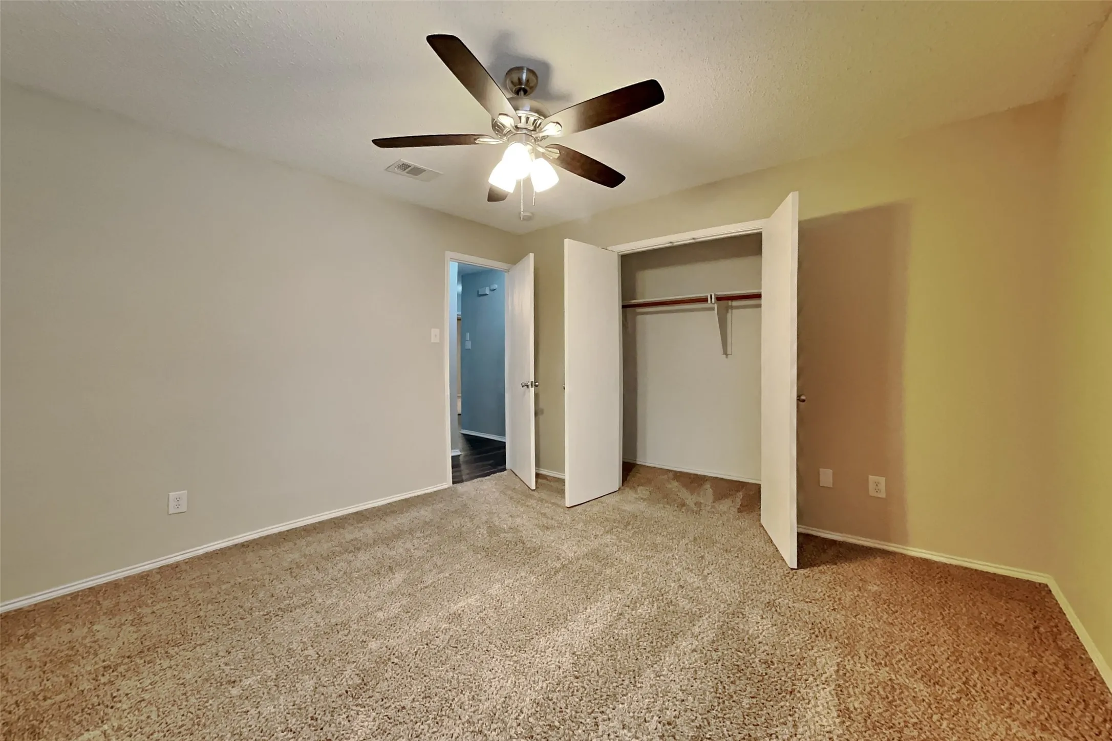 Single Family Residence For Rent in Denton County , 2204 Maple Drive, Little Elm, Texas 75068, 3 Bedroom, 2 Bathroom, 2 Garage spaces, 1,647 Sqft, built in 1999, mls#21373073, Real Estate Agent in Little Elm, Homes For Rent in Denton county, Homes For Rent in Little Elm, Realtor in Little Elm Texas, Real Estate Brokerage Independent Realty Texas, Luminita Cordes Realtor