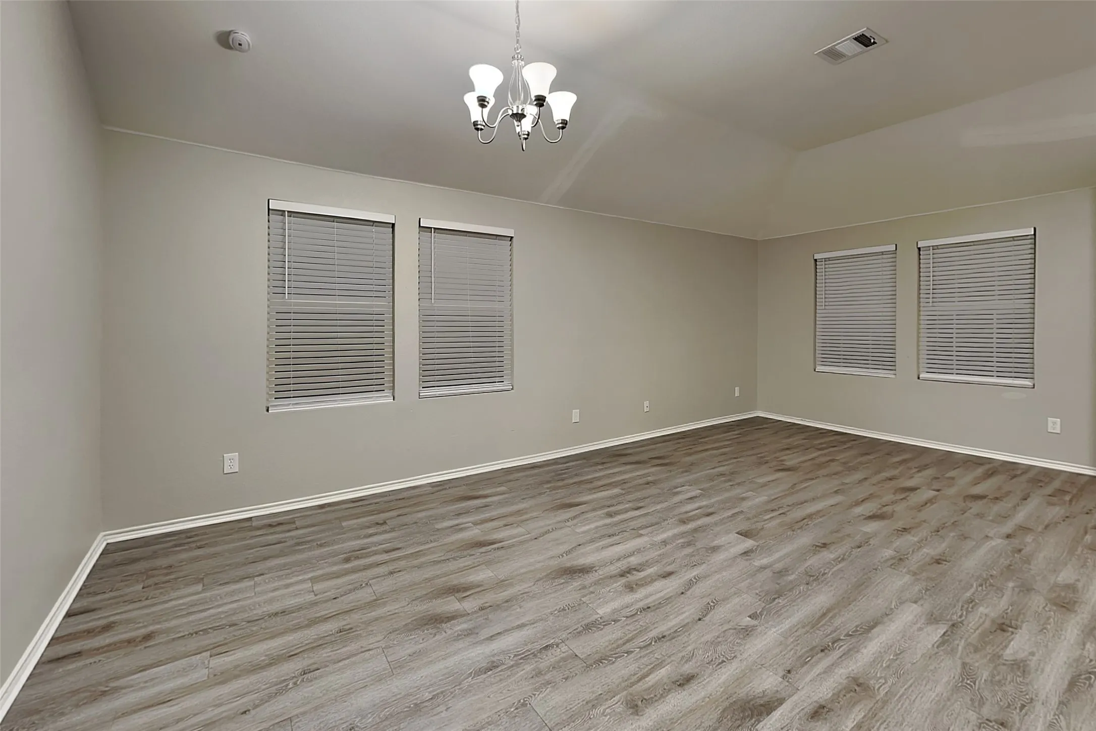 Single Family Residence For Rent in Collin County , 912 Oakcrest Drive, Wylie, Texas 75098, 4 Bedroom, 2 Bathroom, 2 Garage spaces, 2,340 Sqft, built in 2005, mls#21373074, Real Estate Agent in Wylie, Homes For Rent in Collin county, Homes For Rent in Wylie, Realtor in Wylie Texas, Real Estate Brokerage Independent Realty Texas, Luminita Cordes Realtor
