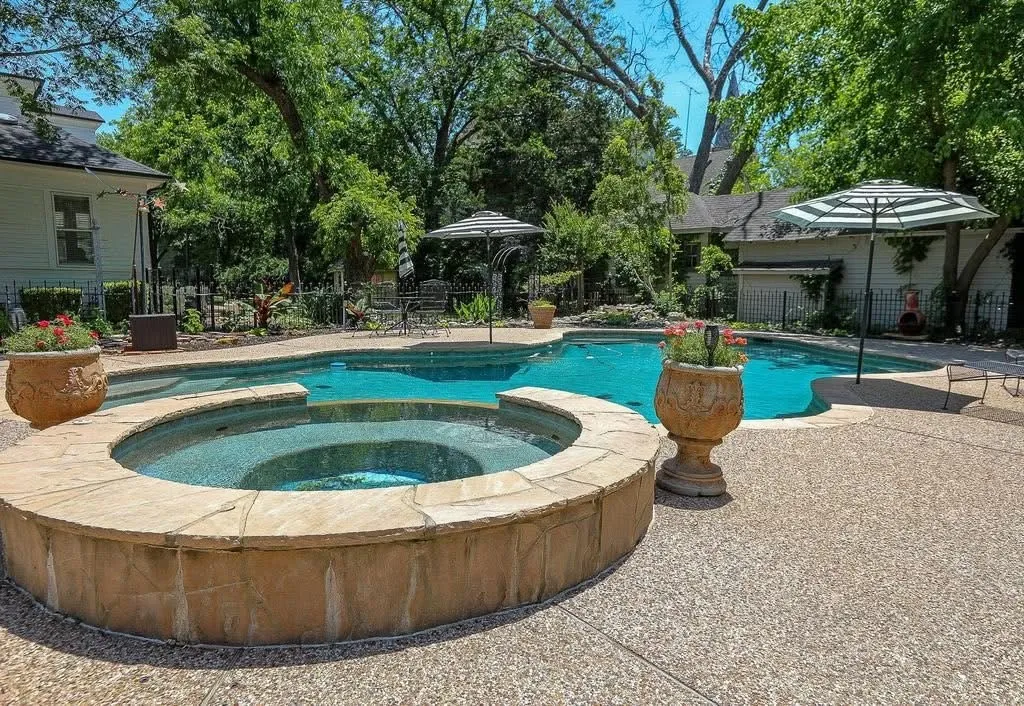 Spa built in