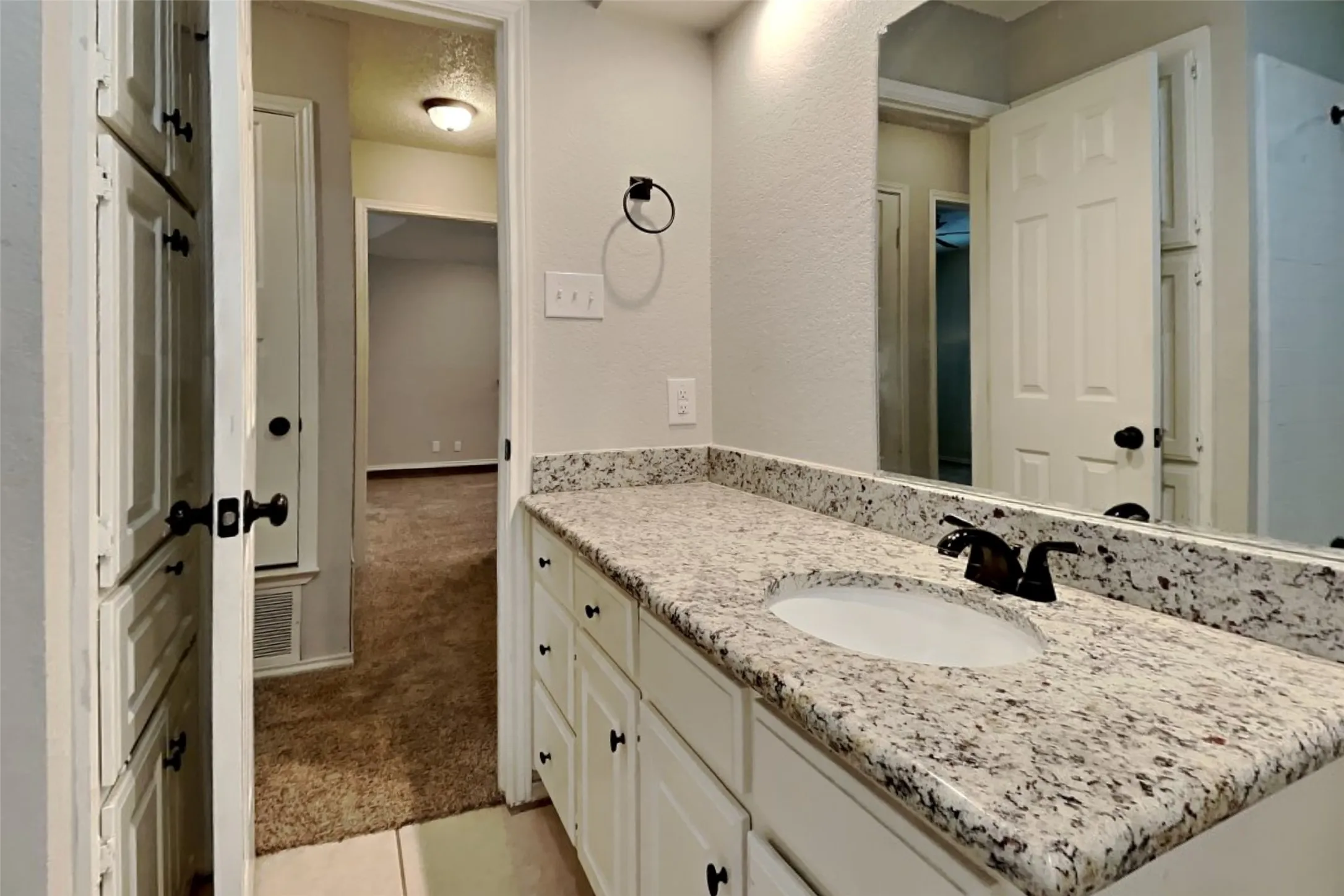 Single Family Residence For Rent in Tarrant County , 5402 Summit Peak Drive, Arlington, Texas 76017, 3 Bedroom, 2 Bathroom, 2 Garage spaces, 1,907 Sqft, built in 1988, mls#21373076, Real Estate Agent in Arlington, Homes For Rent in Tarrant county, Homes For Rent in Arlington, Realtor in Arlington Texas, Real Estate Brokerage Independent Realty Texas, Luminita Cordes Realtor