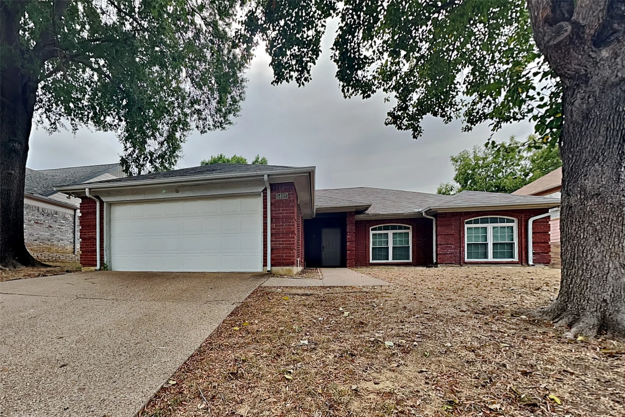 Single Family Residence For Rent in Tarrant County , 5402 Summit Peak Drive, Arlington, Texas 76017, 3 Bedroom, 2 Bathroom, 2 Garage spaces, 1,907 Sqft, built in 1988, mls#21373076, Real Estate Agent in Arlington, Homes For Rent in Tarrant county, Homes For Rent in Arlington, Realtor in Arlington Texas, Real Estate Brokerage Independent Realty Texas, Luminita Cordes Realtor