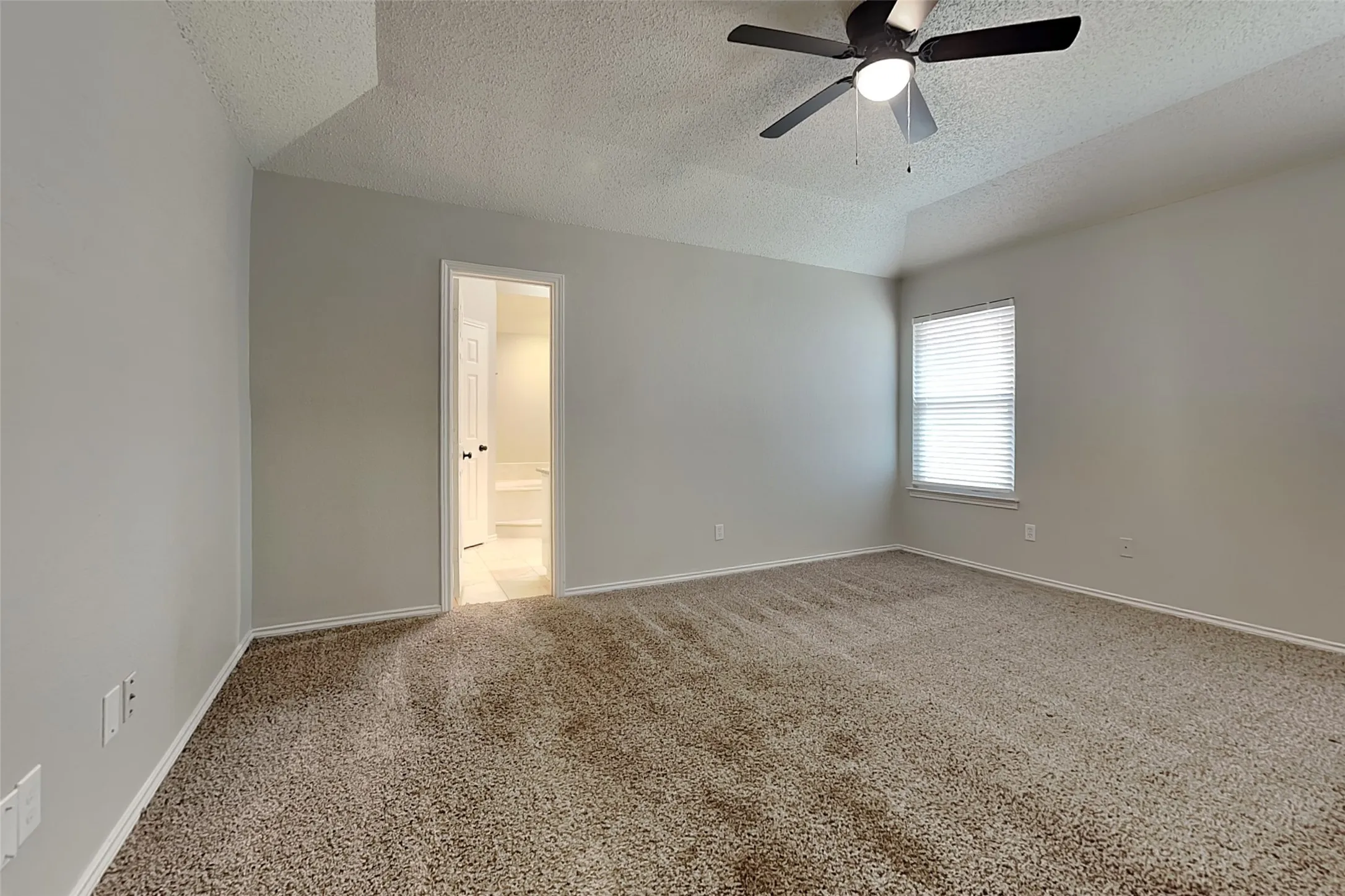 Single Family Residence For Rent in Tarrant County , 5402 Summit Peak Drive, Arlington, Texas 76017, 3 Bedroom, 2 Bathroom, 2 Garage spaces, 1,907 Sqft, built in 1988, mls#21373076, Real Estate Agent in Arlington, Homes For Rent in Tarrant county, Homes For Rent in Arlington, Realtor in Arlington Texas, Real Estate Brokerage Independent Realty Texas, Luminita Cordes Realtor