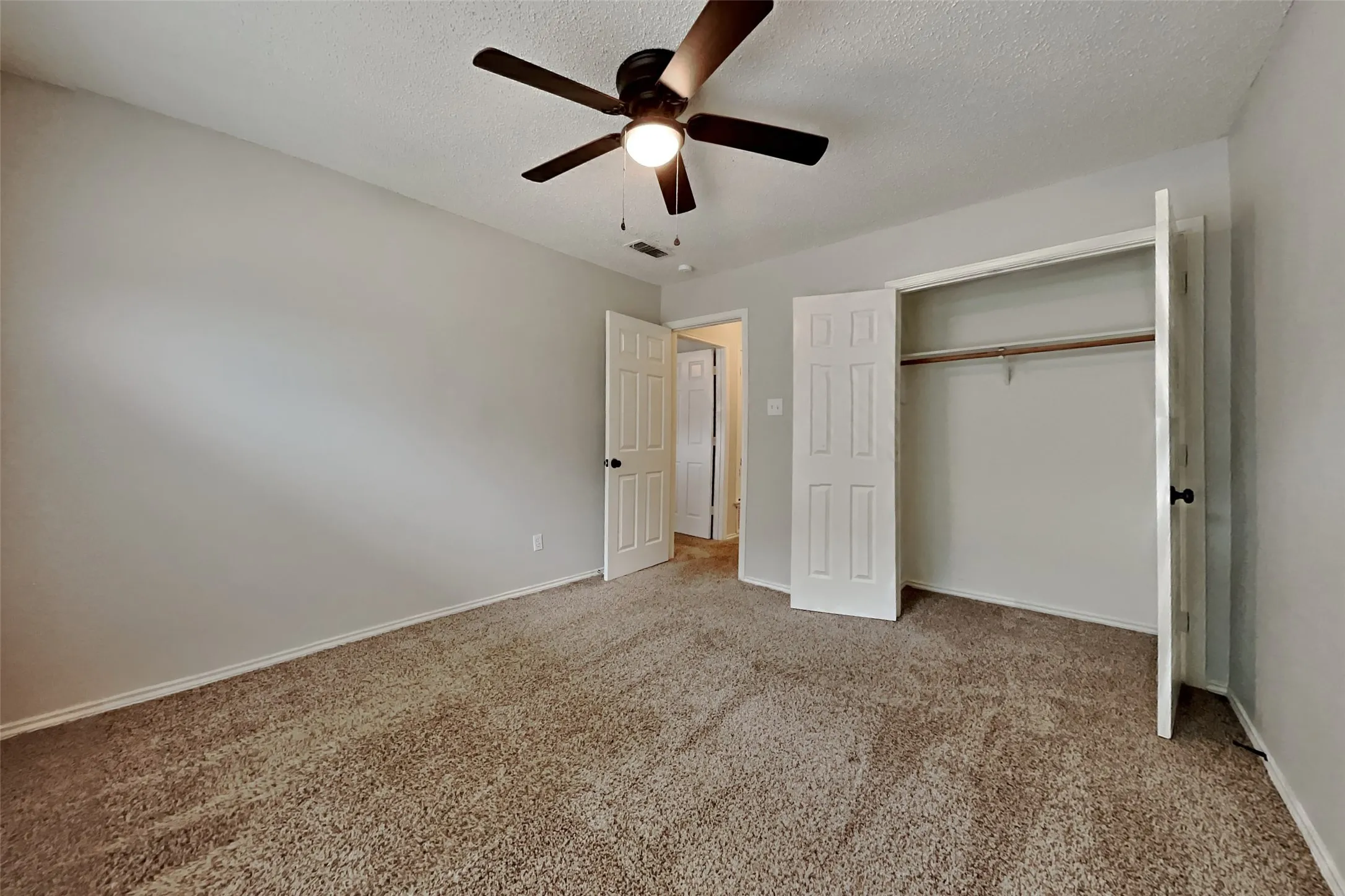 Single Family Residence For Rent in Tarrant County , 5402 Summit Peak Drive, Arlington, Texas 76017, 3 Bedroom, 2 Bathroom, 2 Garage spaces, 1,907 Sqft, built in 1988, mls#21373076, Real Estate Agent in Arlington, Homes For Rent in Tarrant county, Homes For Rent in Arlington, Realtor in Arlington Texas, Real Estate Brokerage Independent Realty Texas, Luminita Cordes Realtor
