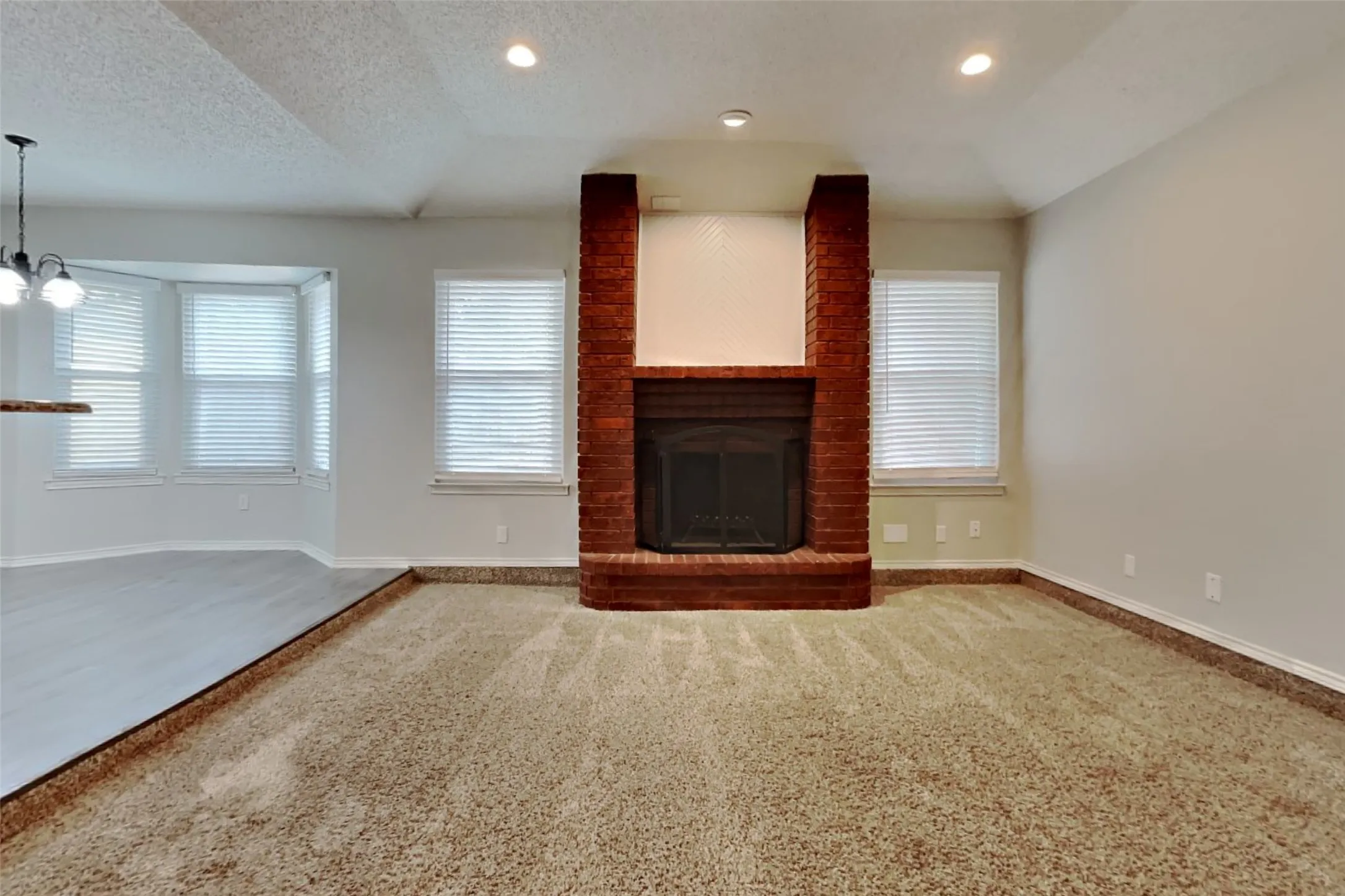 Single Family Residence For Rent in Tarrant County , 5402 Summit Peak Drive, Arlington, Texas 76017, 3 Bedroom, 2 Bathroom, 2 Garage spaces, 1,907 Sqft, built in 1988, mls#21373076, Real Estate Agent in Arlington, Homes For Rent in Tarrant county, Homes For Rent in Arlington, Realtor in Arlington Texas, Real Estate Brokerage Independent Realty Texas, Luminita Cordes Realtor