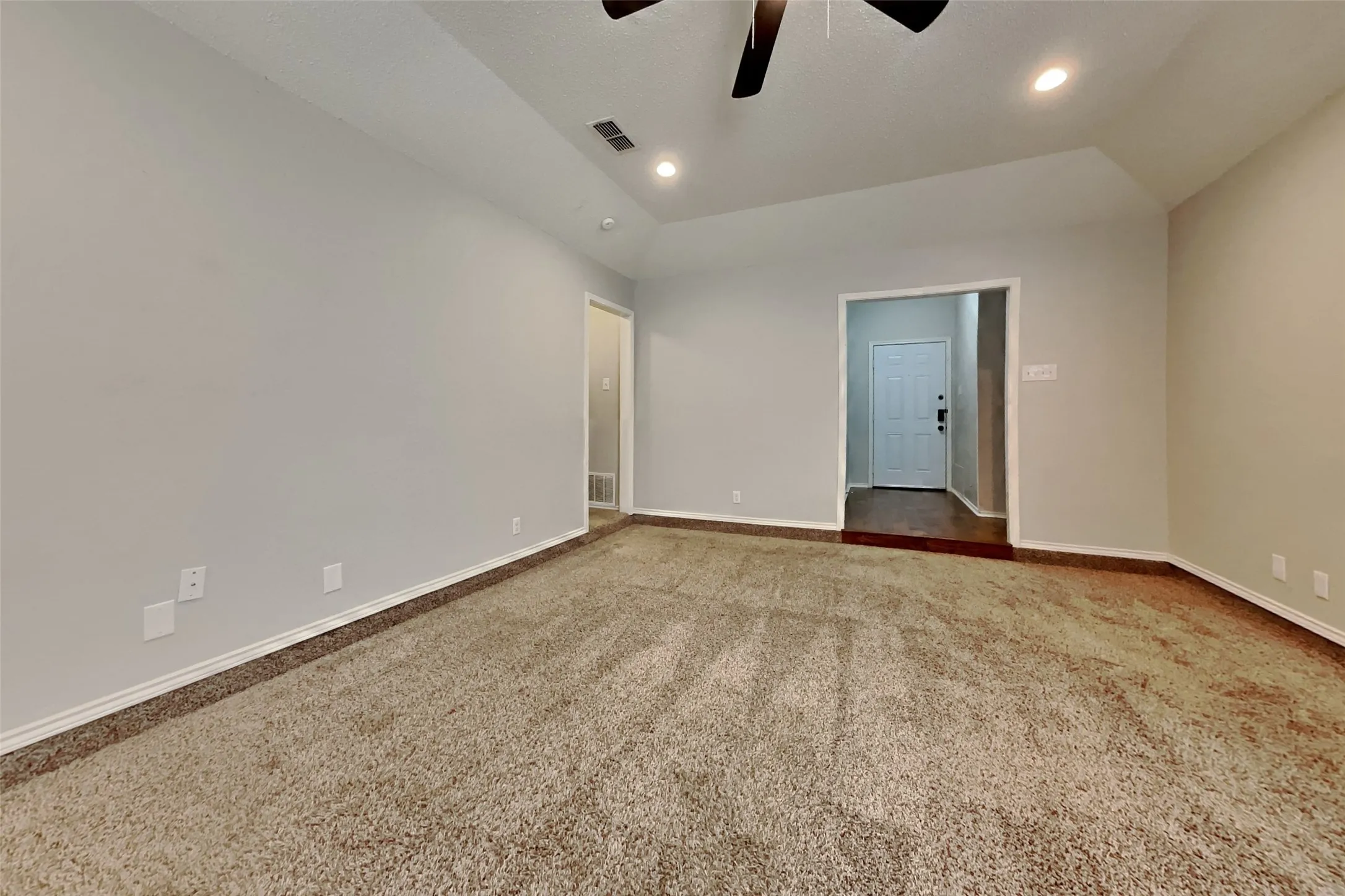 Single Family Residence For Rent in Tarrant County , 5402 Summit Peak Drive, Arlington, Texas 76017, 3 Bedroom, 2 Bathroom, 2 Garage spaces, 1,907 Sqft, built in 1988, mls#21373076, Real Estate Agent in Arlington, Homes For Rent in Tarrant county, Homes For Rent in Arlington, Realtor in Arlington Texas, Real Estate Brokerage Independent Realty Texas, Luminita Cordes Realtor