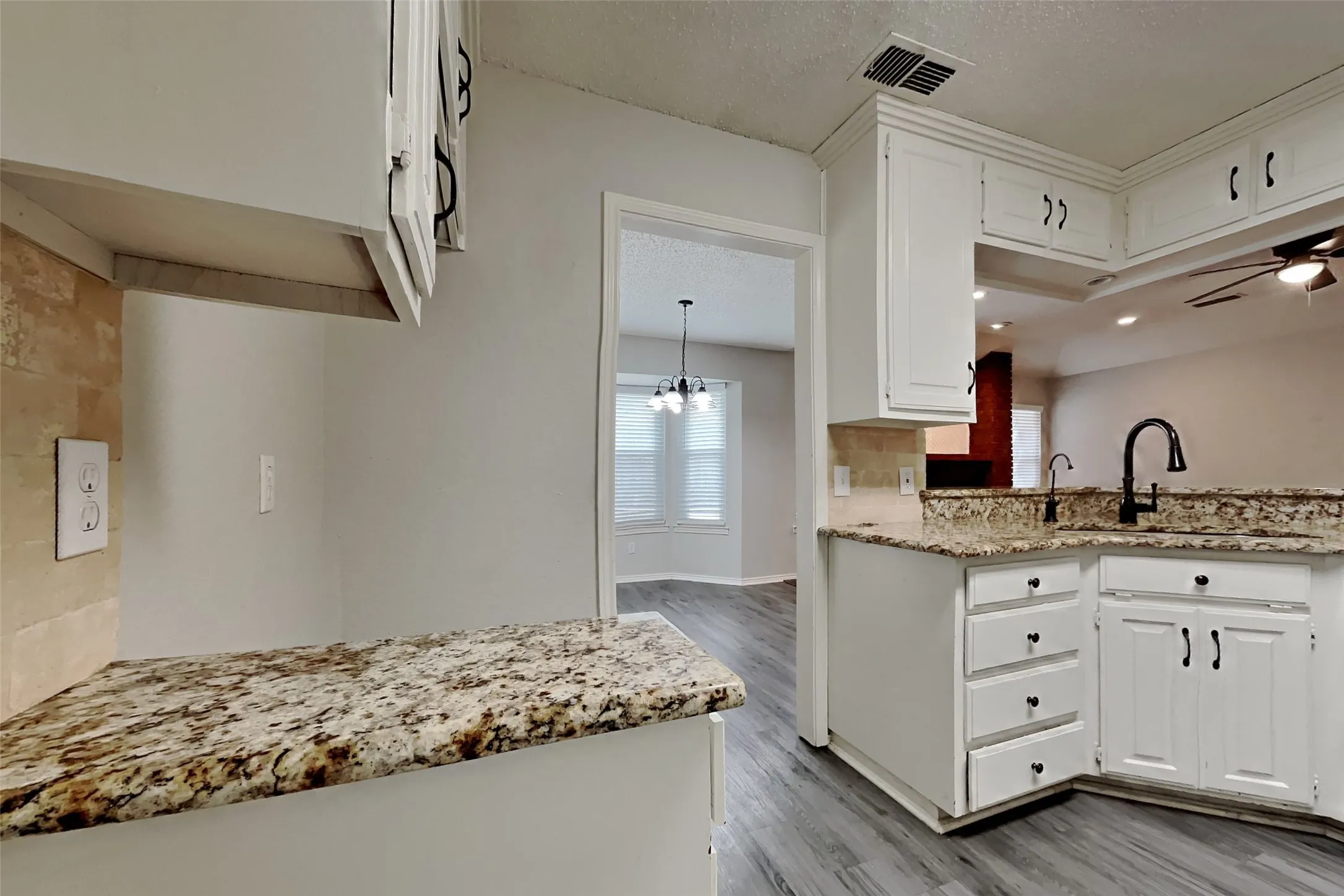 Single Family Residence For Rent in Tarrant County , 5402 Summit Peak Drive, Arlington, Texas 76017, 3 Bedroom, 2 Bathroom, 2 Garage spaces, 1,907 Sqft, built in 1988, mls#21373076, Real Estate Agent in Arlington, Homes For Rent in Tarrant county, Homes For Rent in Arlington, Realtor in Arlington Texas, Real Estate Brokerage Independent Realty Texas, Luminita Cordes Realtor