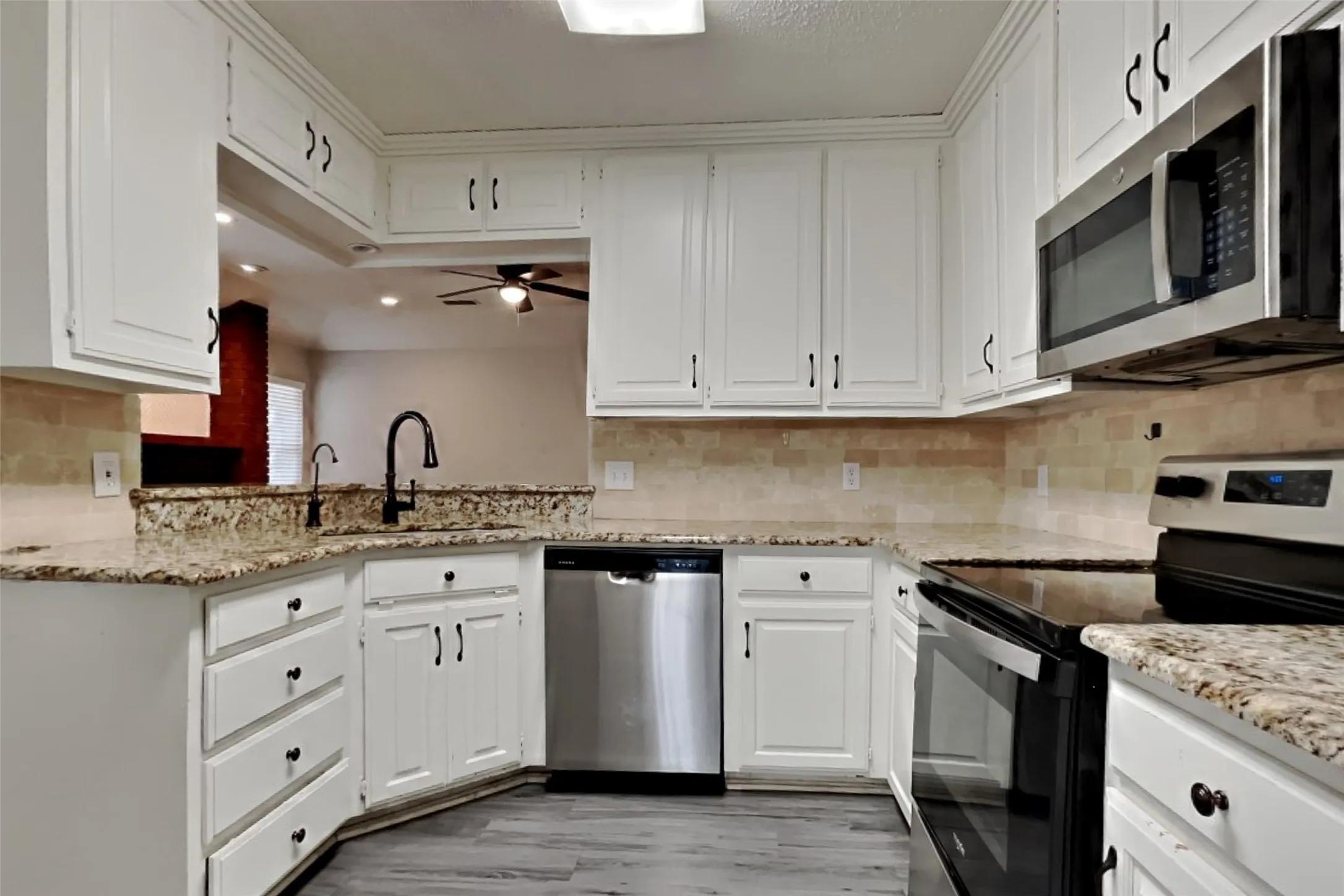 Single Family Residence For Rent in Tarrant County , 5402 Summit Peak Drive, Arlington, Texas 76017, 3 Bedroom, 2 Bathroom, 2 Garage spaces, 1,907 Sqft, built in 1988, mls#21373076, Real Estate Agent in Arlington, Homes For Rent in Tarrant county, Homes For Rent in Arlington, Realtor in Arlington Texas, Real Estate Brokerage Independent Realty Texas, Luminita Cordes Realtor