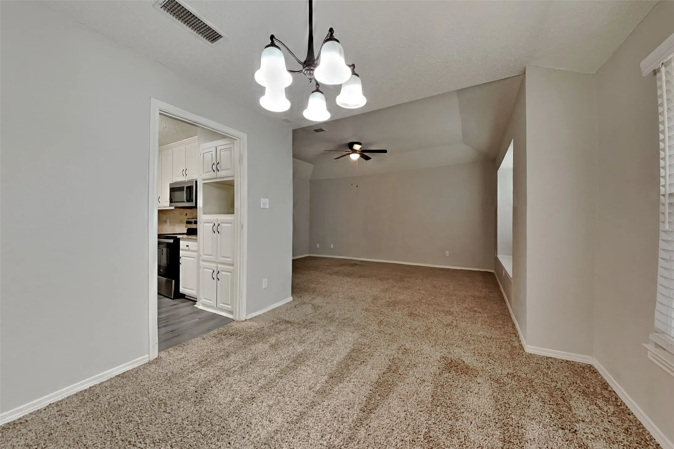 Single Family Residence For Rent in Tarrant County , 5402 Summit Peak Drive, Arlington, Texas 76017, 3 Bedroom, 2 Bathroom, 2 Garage spaces, 1,907 Sqft, built in 1988, mls#21373076, Real Estate Agent in Arlington, Homes For Rent in Tarrant county, Homes For Rent in Arlington, Realtor in Arlington Texas, Real Estate Brokerage Independent Realty Texas, Luminita Cordes Realtor