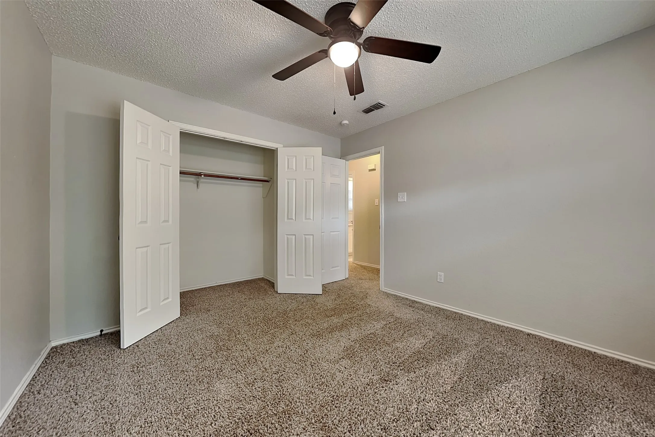 Single Family Residence For Rent in Tarrant County , 5402 Summit Peak Drive, Arlington, Texas 76017, 3 Bedroom, 2 Bathroom, 2 Garage spaces, 1,907 Sqft, built in 1988, mls#21373076, Real Estate Agent in Arlington, Homes For Rent in Tarrant county, Homes For Rent in Arlington, Realtor in Arlington Texas, Real Estate Brokerage Independent Realty Texas, Luminita Cordes Realtor