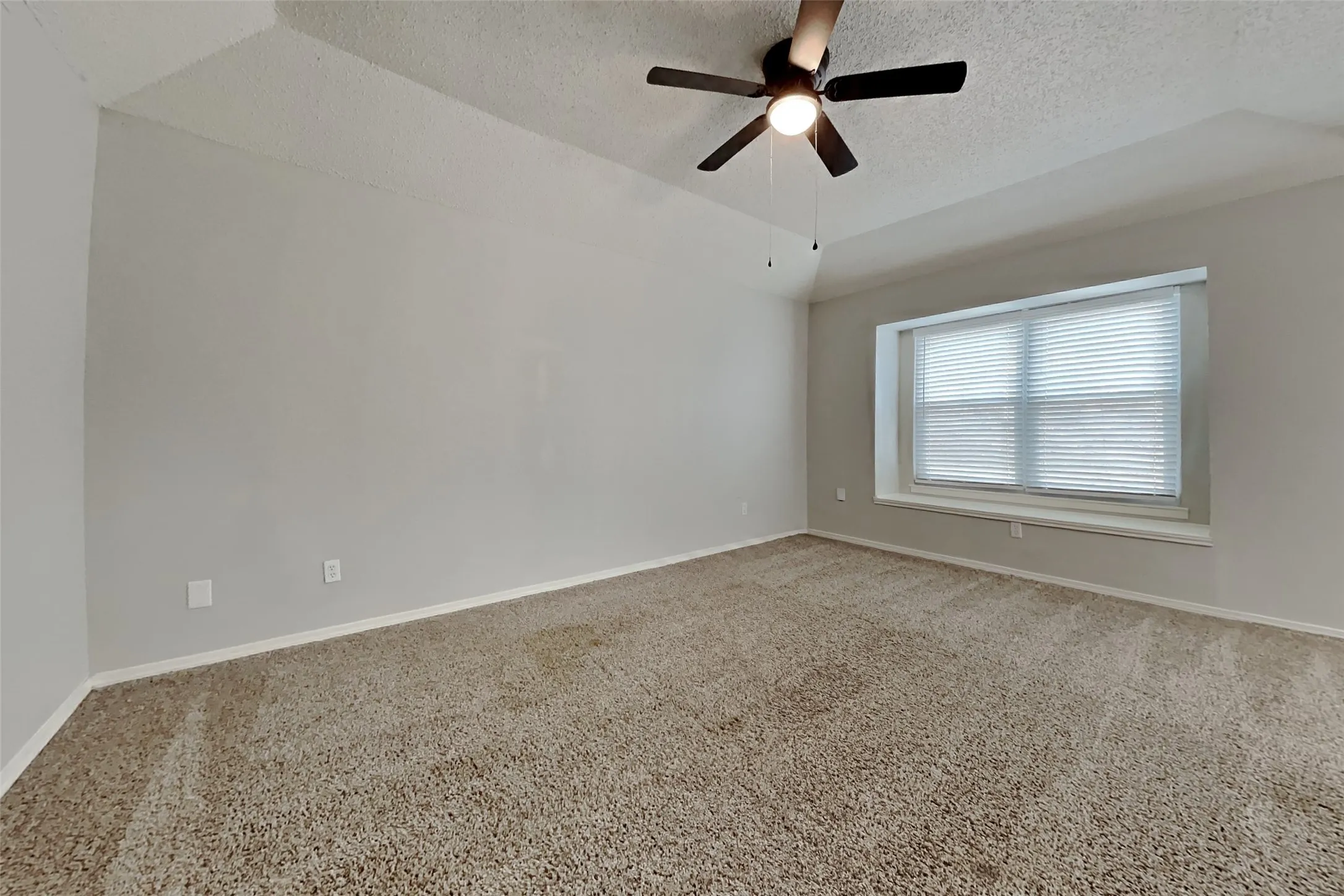 Single Family Residence For Rent in Tarrant County , 5402 Summit Peak Drive, Arlington, Texas 76017, 3 Bedroom, 2 Bathroom, 2 Garage spaces, 1,907 Sqft, built in 1988, mls#21373076, Real Estate Agent in Arlington, Homes For Rent in Tarrant county, Homes For Rent in Arlington, Realtor in Arlington Texas, Real Estate Brokerage Independent Realty Texas, Luminita Cordes Realtor