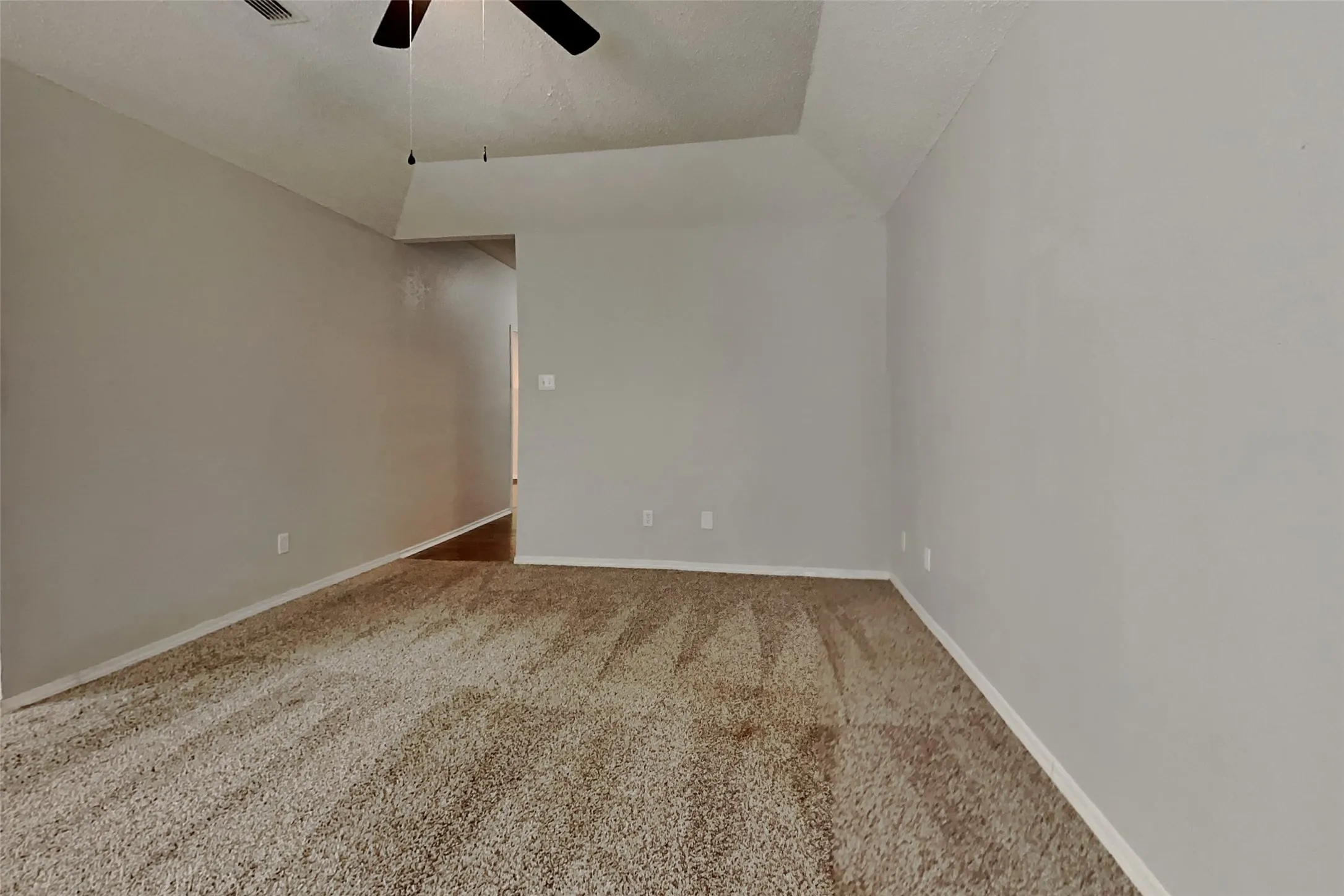 Single Family Residence For Rent in Tarrant County , 5402 Summit Peak Drive, Arlington, Texas 76017, 3 Bedroom, 2 Bathroom, 2 Garage spaces, 1,907 Sqft, built in 1988, mls#21373076, Real Estate Agent in Arlington, Homes For Rent in Tarrant county, Homes For Rent in Arlington, Realtor in Arlington Texas, Real Estate Brokerage Independent Realty Texas, Luminita Cordes Realtor