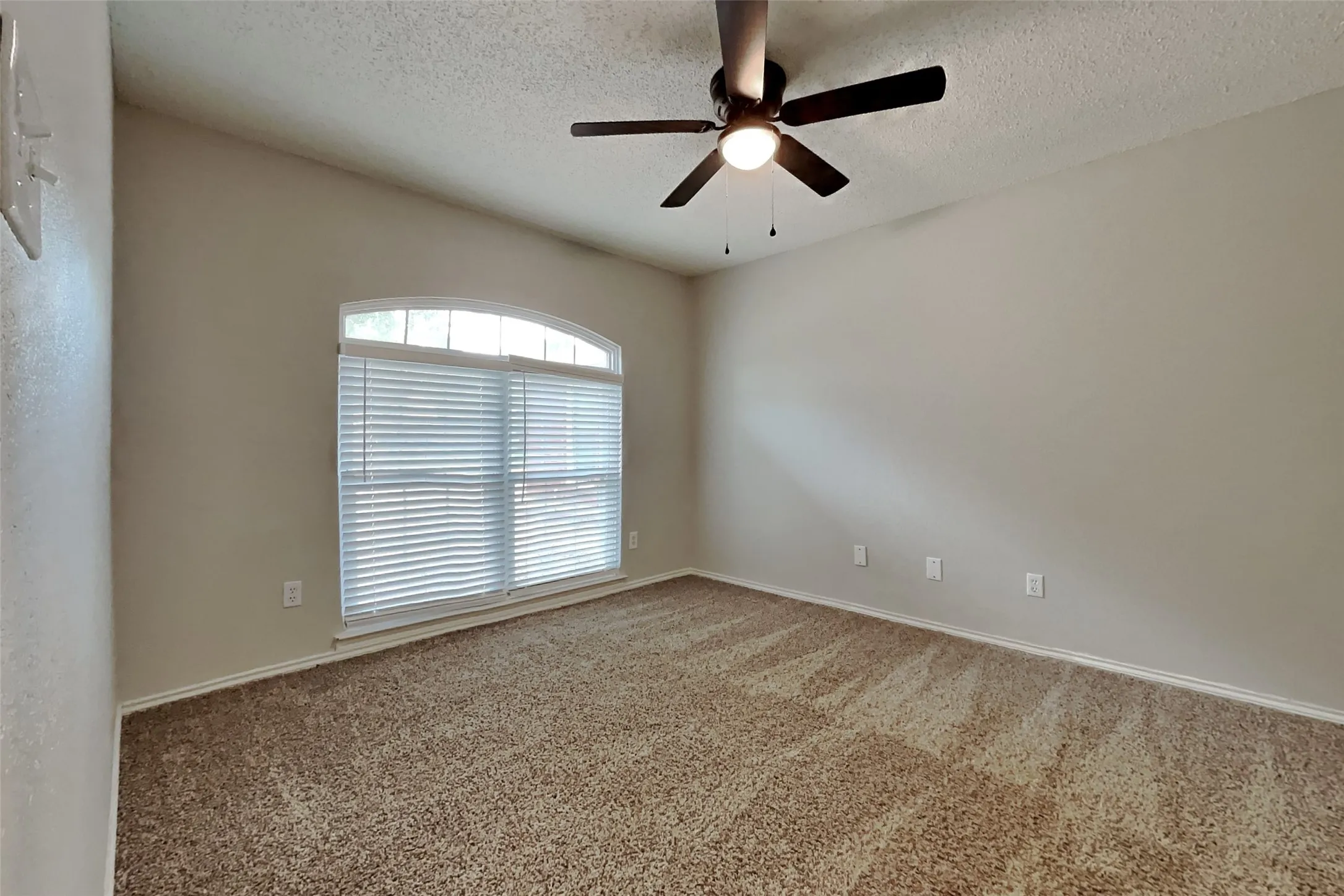 Single Family Residence For Rent in Tarrant County , 5402 Summit Peak Drive, Arlington, Texas 76017, 3 Bedroom, 2 Bathroom, 2 Garage spaces, 1,907 Sqft, built in 1988, mls#21373076, Real Estate Agent in Arlington, Homes For Rent in Tarrant county, Homes For Rent in Arlington, Realtor in Arlington Texas, Real Estate Brokerage Independent Realty Texas, Luminita Cordes Realtor