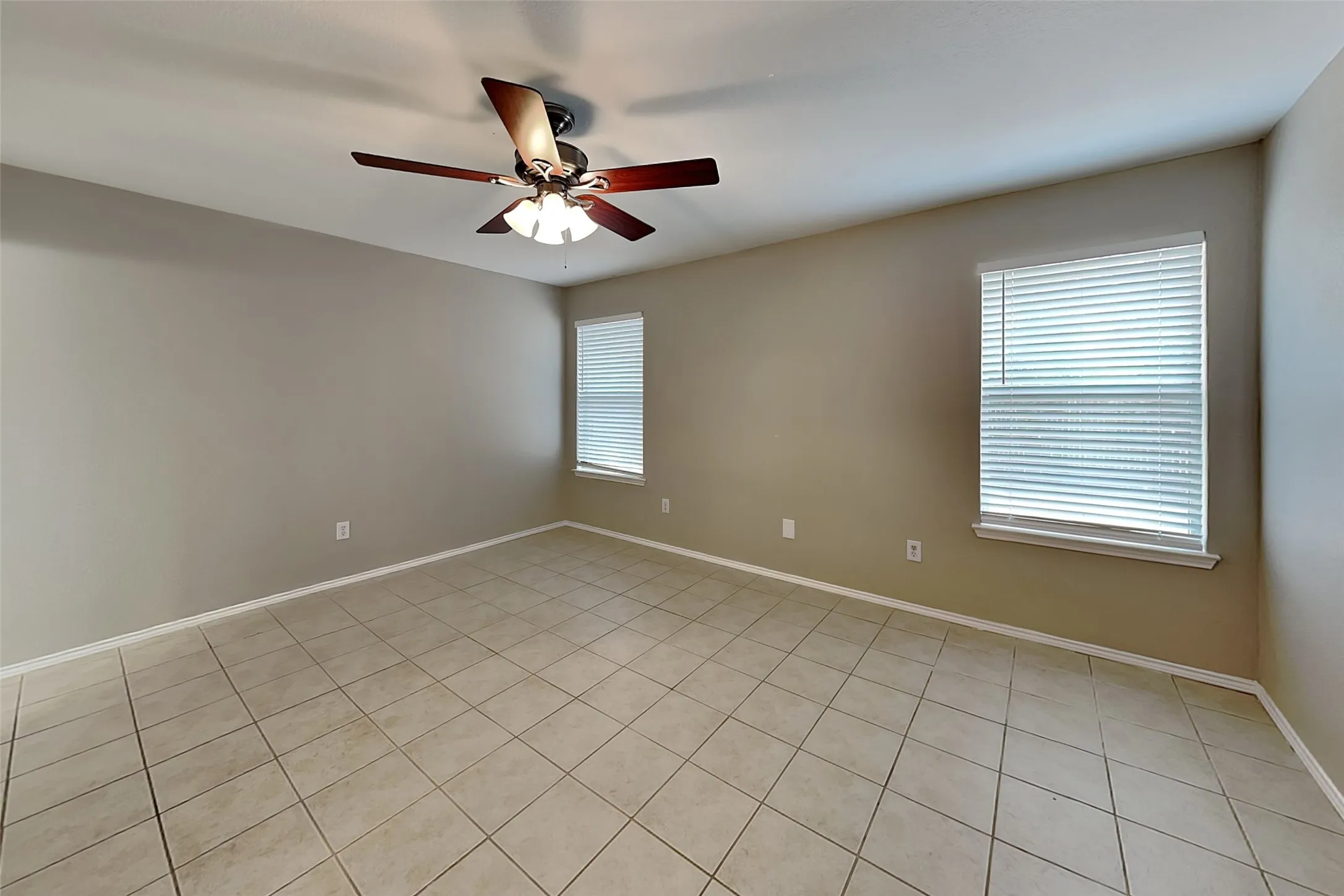 Single Family Residence For Rent in Tarrant County , 5732 Mountain Stream Trail, Fort Worth, Texas 76244, 3 Bedroom, 2 Bathroom, 2 Garage spaces, 1,701 Sqft, built in 2008, mls#21373078, Real Estate Agent in Fort Worth, Homes For Rent in Tarrant county, Homes For Rent in Fort Worth, Realtor in Fort Worth Texas, Real Estate Brokerage Independent Realty Texas, Luminita Cordes Realtor