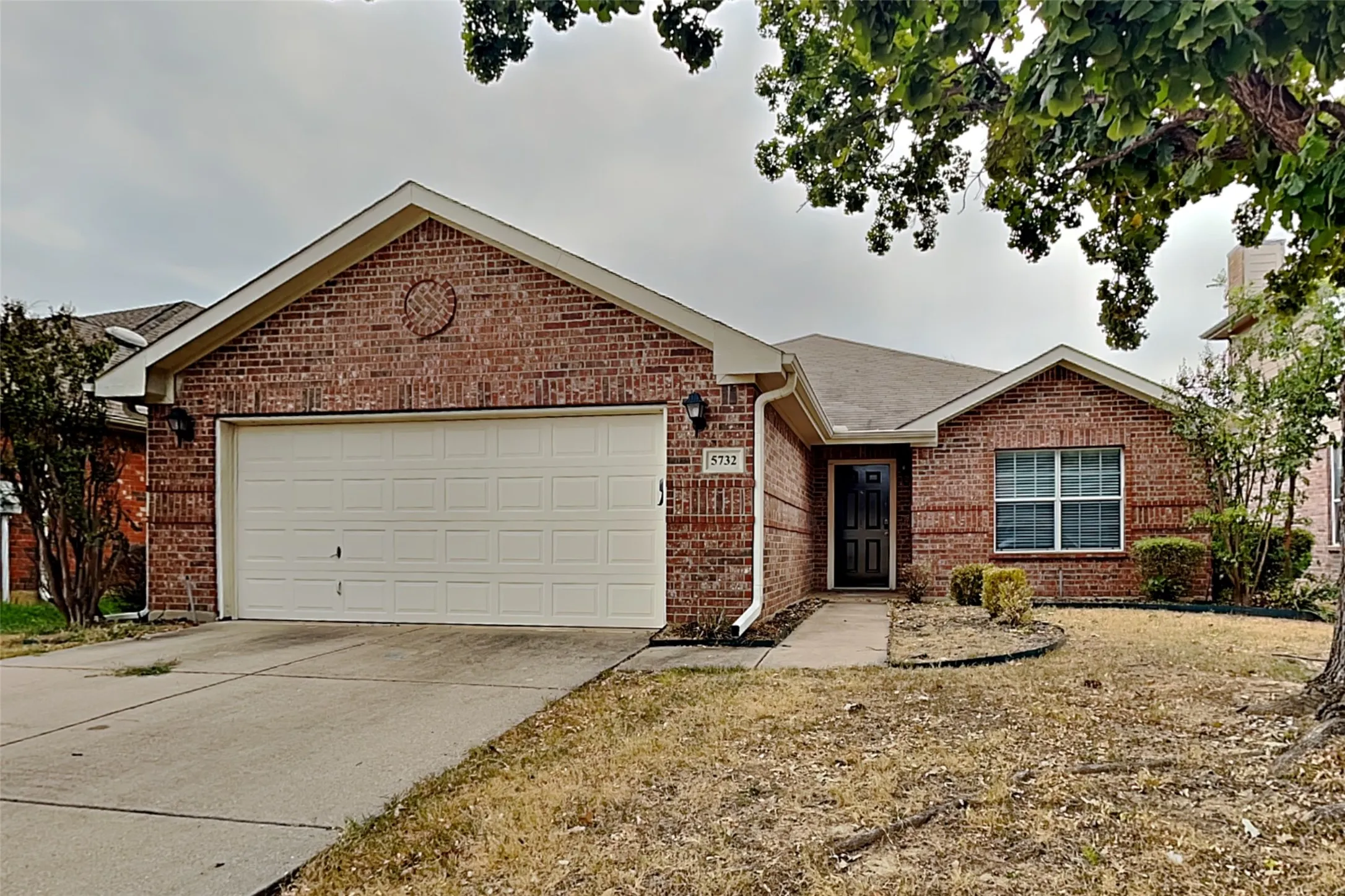 Single Family Residence For Rent in Tarrant County , 5732 Mountain Stream Trail, Fort Worth, Texas 76244, 3 Bedroom, 2 Bathroom, 2 Garage spaces, 1,701 Sqft, built in 2008, mls#21373078, Real Estate Agent in Fort Worth, Homes For Rent in Tarrant county, Homes For Rent in Fort Worth, Realtor in Fort Worth Texas, Real Estate Brokerage Independent Realty Texas, Luminita Cordes Realtor