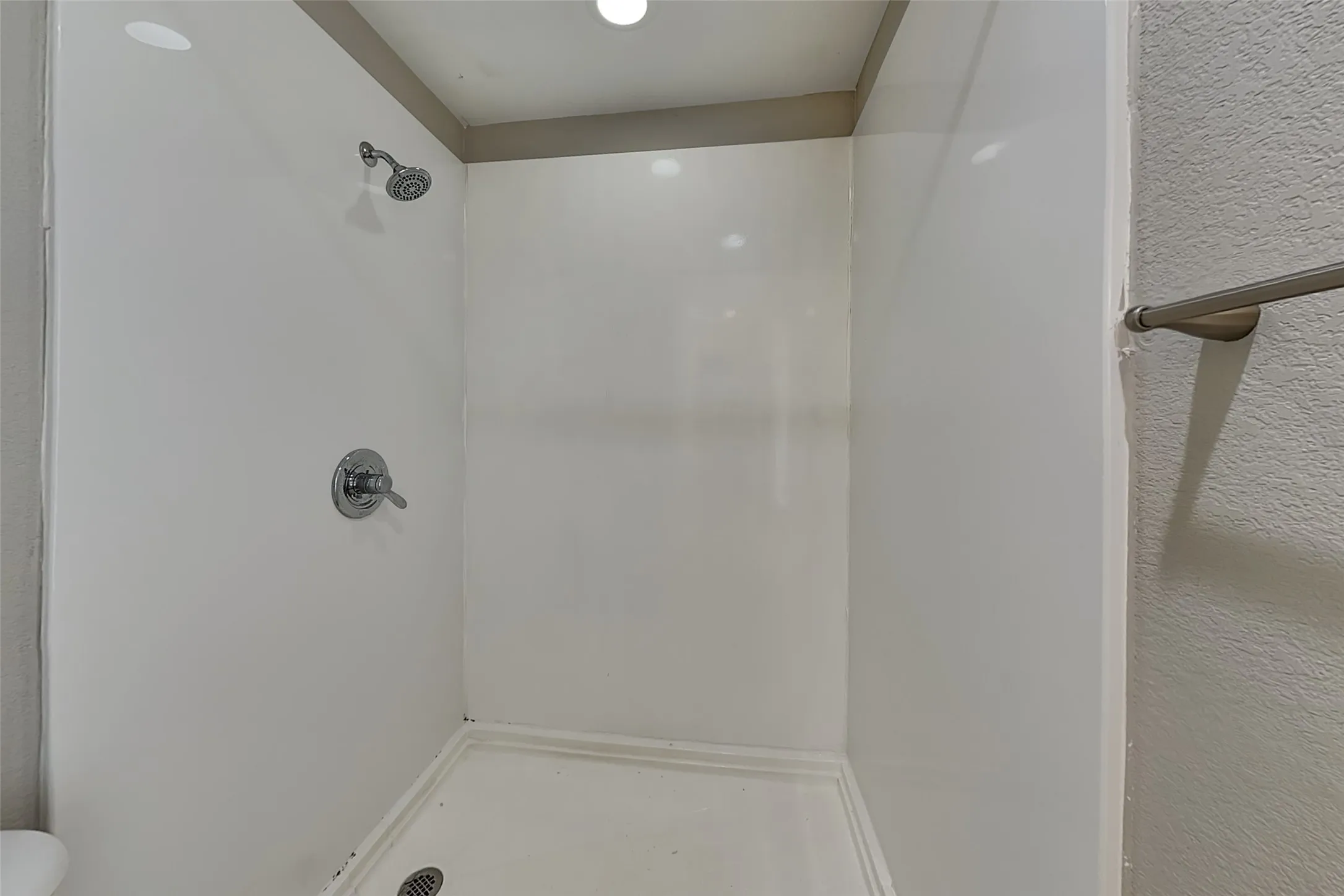 Single Family Residence For Rent in Tarrant County , 5732 Mountain Stream Trail, Fort Worth, Texas 76244, 3 Bedroom, 2 Bathroom, 2 Garage spaces, 1,701 Sqft, built in 2008, mls#21373078, Real Estate Agent in Fort Worth, Homes For Rent in Tarrant county, Homes For Rent in Fort Worth, Realtor in Fort Worth Texas, Real Estate Brokerage Independent Realty Texas, Luminita Cordes Realtor