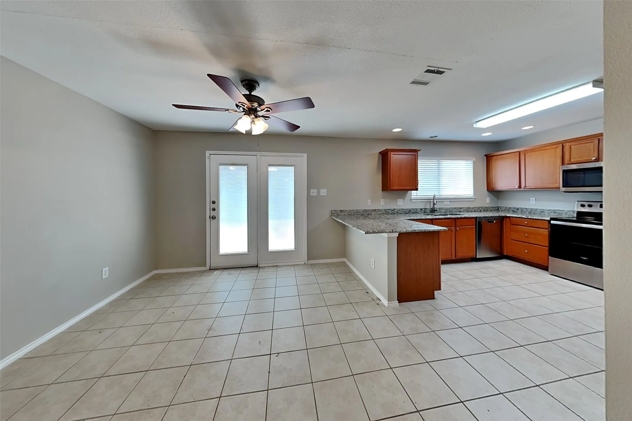 Single Family Residence For Rent in Tarrant County , 5732 Mountain Stream Trail, Fort Worth, Texas 76244, 3 Bedroom, 2 Bathroom, 2 Garage spaces, 1,701 Sqft, built in 2008, mls#21373078, Real Estate Agent in Fort Worth, Homes For Rent in Tarrant county, Homes For Rent in Fort Worth, Realtor in Fort Worth Texas, Real Estate Brokerage Independent Realty Texas, Luminita Cordes Realtor