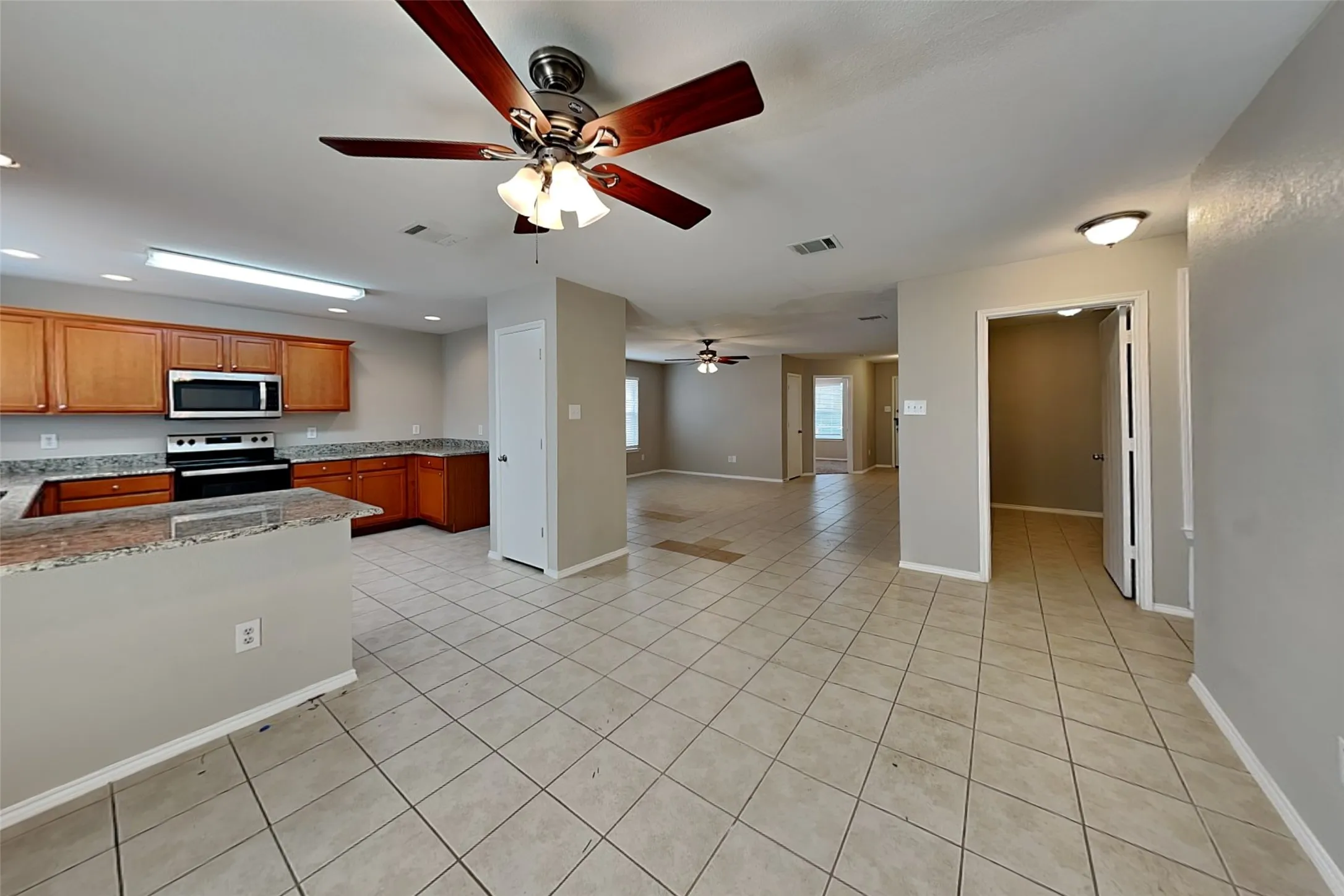 Single Family Residence For Rent in Tarrant County , 5732 Mountain Stream Trail, Fort Worth, Texas 76244, 3 Bedroom, 2 Bathroom, 2 Garage spaces, 1,701 Sqft, built in 2008, mls#21373078, Real Estate Agent in Fort Worth, Homes For Rent in Tarrant county, Homes For Rent in Fort Worth, Realtor in Fort Worth Texas, Real Estate Brokerage Independent Realty Texas, Luminita Cordes Realtor