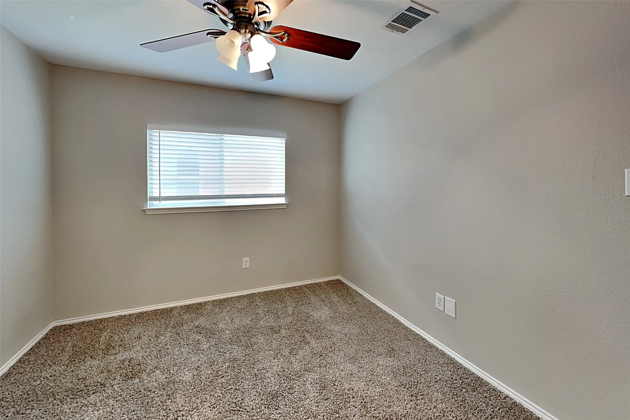 Single Family Residence For Rent in Tarrant County , 5732 Mountain Stream Trail, Fort Worth, Texas 76244, 3 Bedroom, 2 Bathroom, 2 Garage spaces, 1,701 Sqft, built in 2008, mls#21373078, Real Estate Agent in Fort Worth, Homes For Rent in Tarrant county, Homes For Rent in Fort Worth, Realtor in Fort Worth Texas, Real Estate Brokerage Independent Realty Texas, Luminita Cordes Realtor