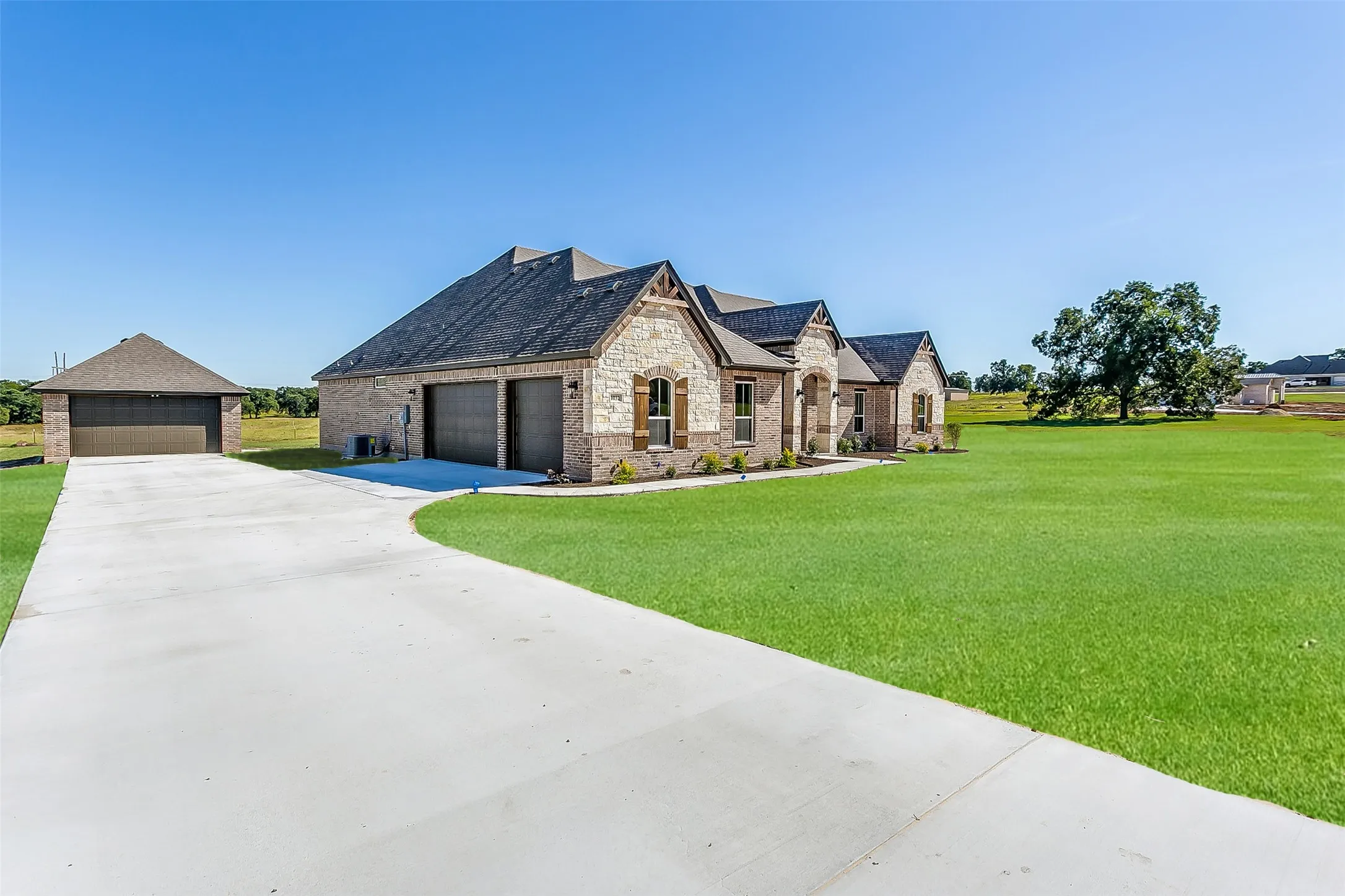 Single Family Residence For Sale in Parker County , 1014 Gonzollas Road, Springtown, Texas 76082, 4 Bedroom, 3 Bathroom, 5 Garage spaces, 2,650 Sqft, built in 2021, mls#21371302, Real Estate Agent in Springtown, Homes For Sale in Parker county, Homes For Sale in Springtown, Realtor in Springtown Texas, Real Estate Brokerage Independent Realty Texas, Luminita Cordes Realtor