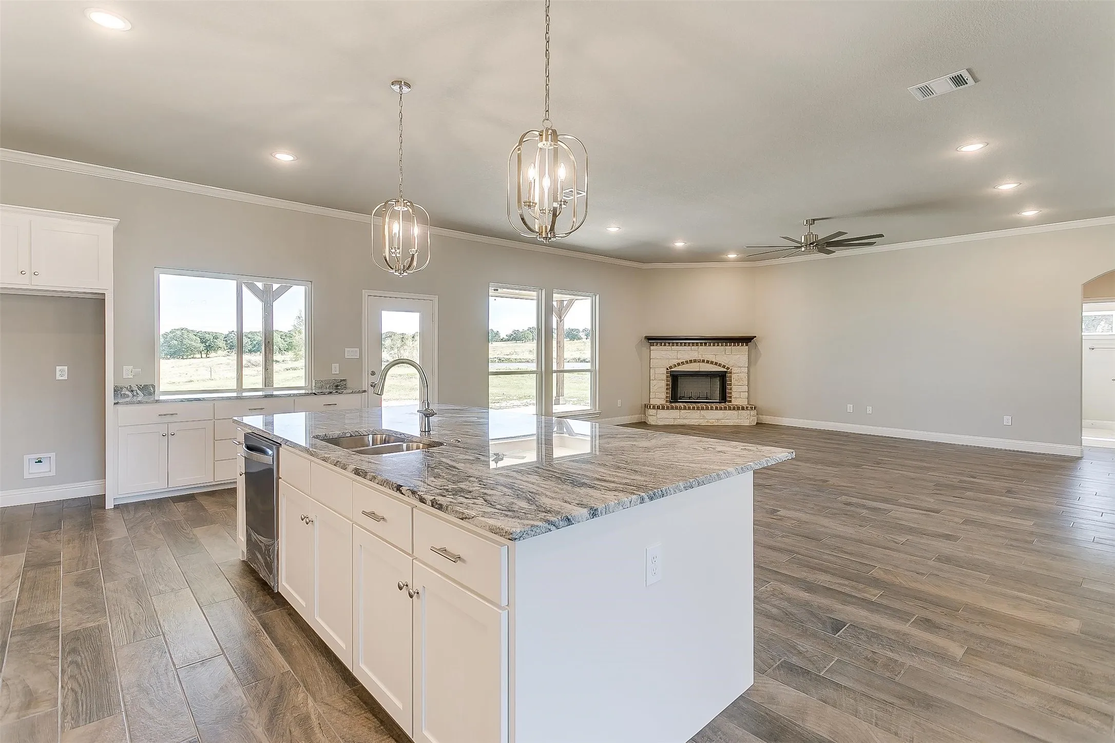 Single Family Residence For Sale in Parker County , 1014 Gonzollas Road, Springtown, Texas 76082, 4 Bedroom, 3 Bathroom, 5 Garage spaces, 2,650 Sqft, built in 2021, mls#21371302, Real Estate Agent in Springtown, Homes For Sale in Parker county, Homes For Sale in Springtown, Realtor in Springtown Texas, Real Estate Brokerage Independent Realty Texas, Luminita Cordes Realtor