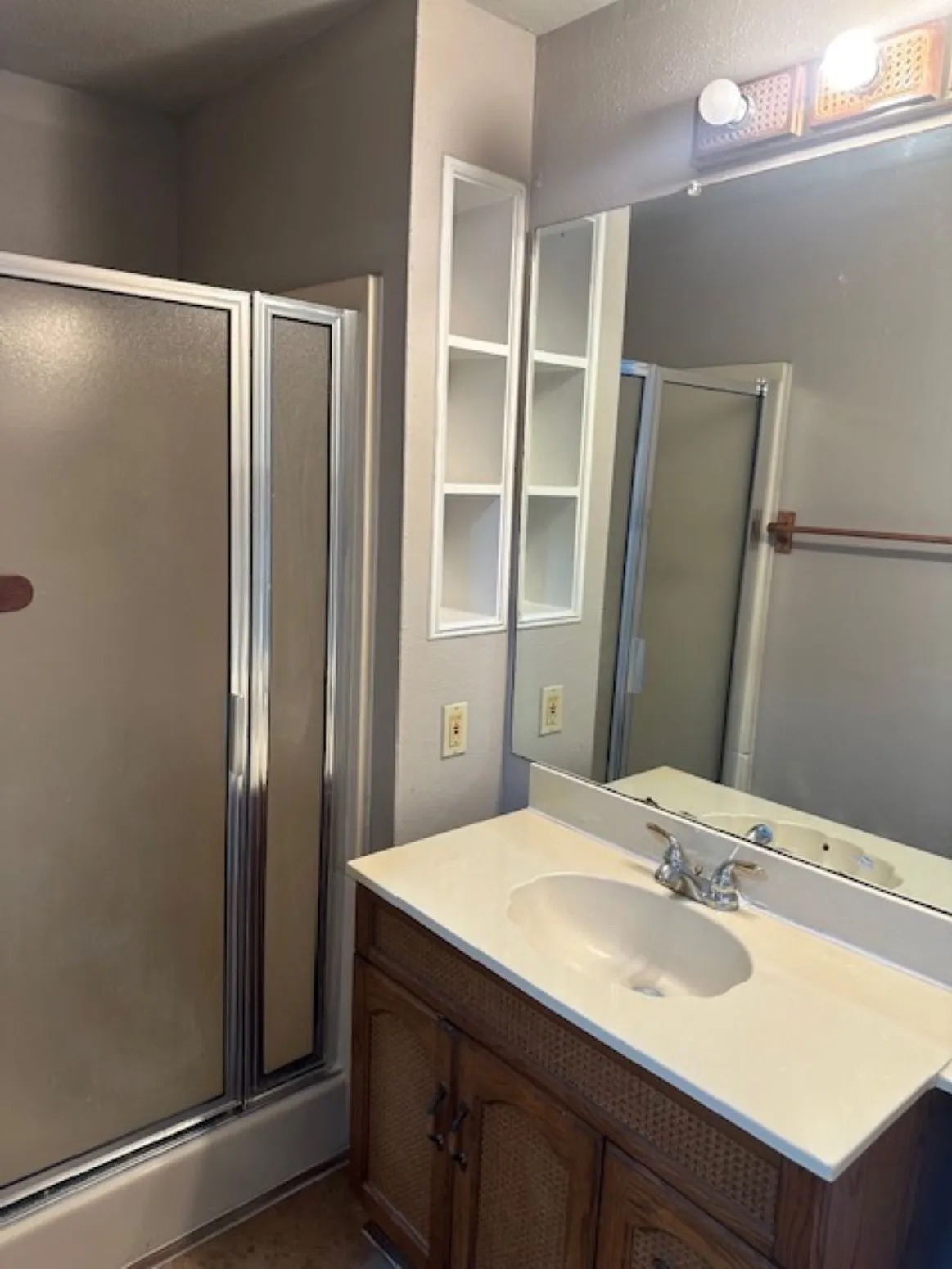 Single Family Residence For Rent in Dallas County , 6365 Malcolm Drive, Dallas, Texas 75214, 3 Bedroom, 2 Bathroom, 2 Garage spaces, 1,820 Sqft, built in 1950, mls#21373084, Real Estate Agent in Dallas, Homes For Rent in Dallas county, Homes For Rent in Dallas, Realtor in Dallas Texas, Real Estate Brokerage Independent Realty Texas, Luminita Cordes Realtor