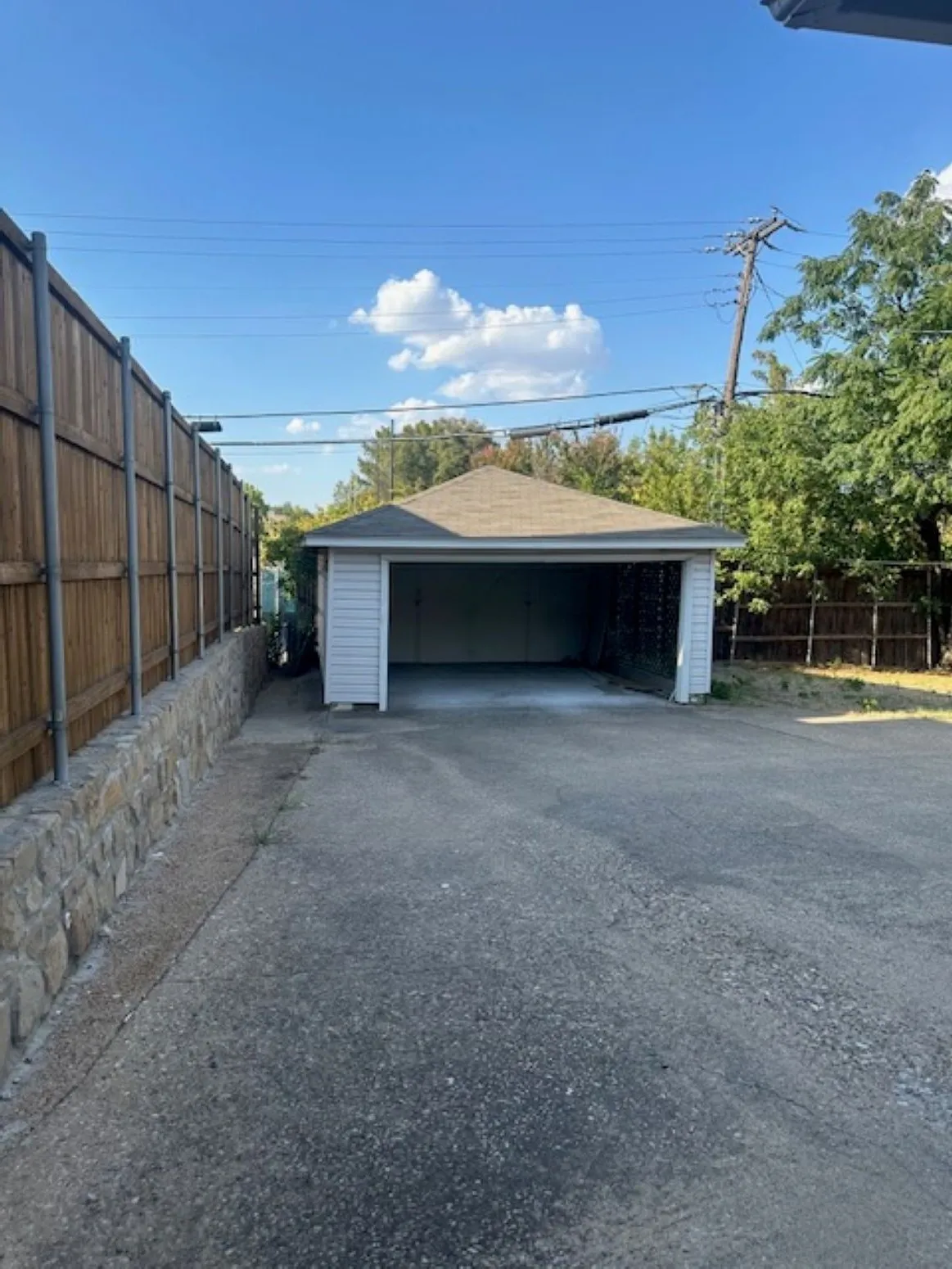 Single Family Residence For Rent in Dallas County , 6365 Malcolm Drive, Dallas, Texas 75214, 3 Bedroom, 2 Bathroom, 2 Garage spaces, 1,820 Sqft, built in 1950, mls#21373084, Real Estate Agent in Dallas, Homes For Rent in Dallas county, Homes For Rent in Dallas, Realtor in Dallas Texas, Real Estate Brokerage Independent Realty Texas, Luminita Cordes Realtor