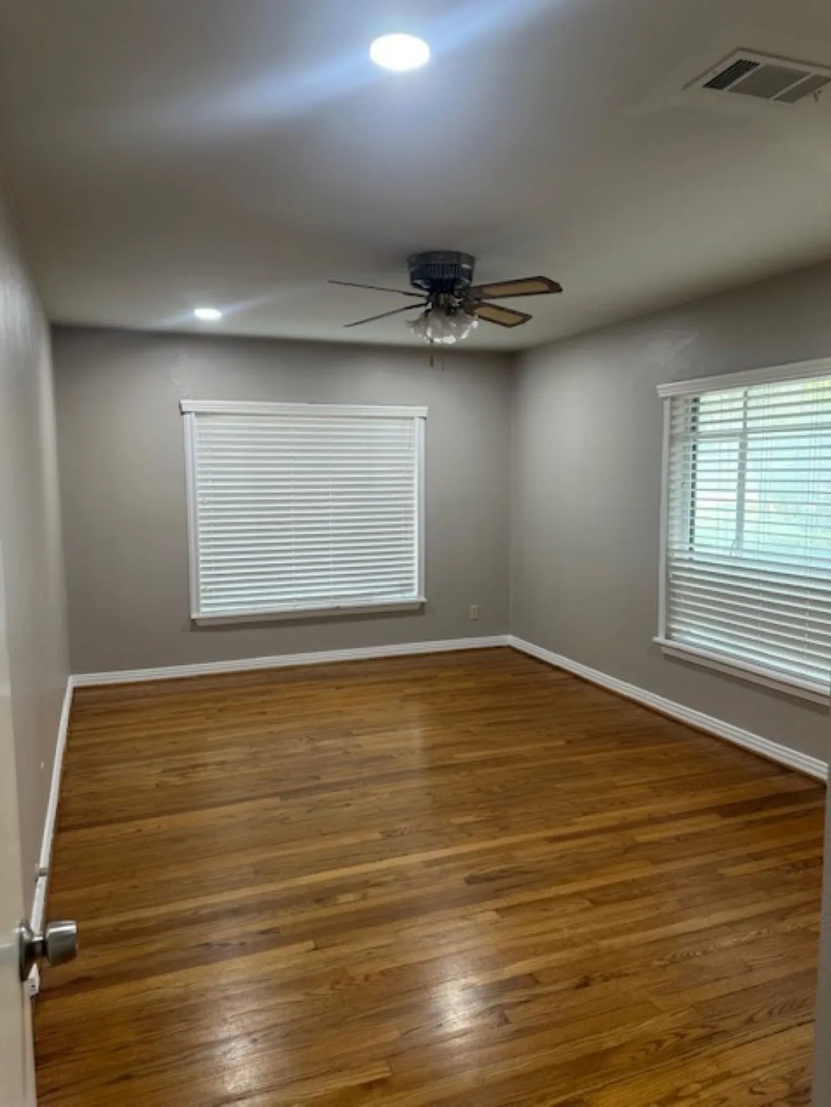 Single Family Residence For Rent in Dallas County , 6365 Malcolm Drive, Dallas, Texas 75214, 3 Bedroom, 2 Bathroom, 2 Garage spaces, 1,820 Sqft, built in 1950, mls#21373084, Real Estate Agent in Dallas, Homes For Rent in Dallas county, Homes For Rent in Dallas, Realtor in Dallas Texas, Real Estate Brokerage Independent Realty Texas, Luminita Cordes Realtor