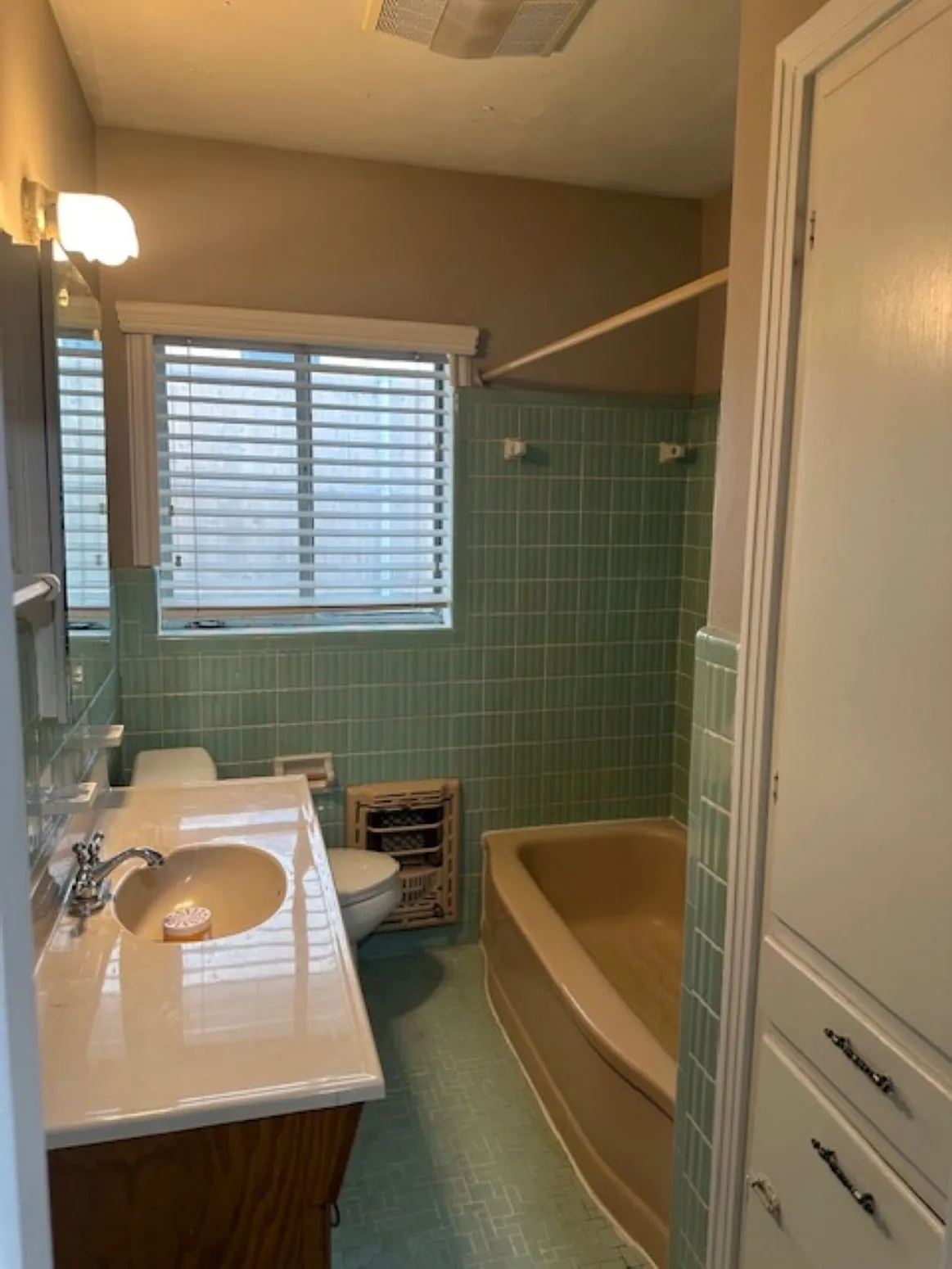 Single Family Residence For Rent in Dallas County , 6365 Malcolm Drive, Dallas, Texas 75214, 3 Bedroom, 2 Bathroom, 2 Garage spaces, 1,820 Sqft, built in 1950, mls#21373084, Real Estate Agent in Dallas, Homes For Rent in Dallas county, Homes For Rent in Dallas, Realtor in Dallas Texas, Real Estate Brokerage Independent Realty Texas, Luminita Cordes Realtor