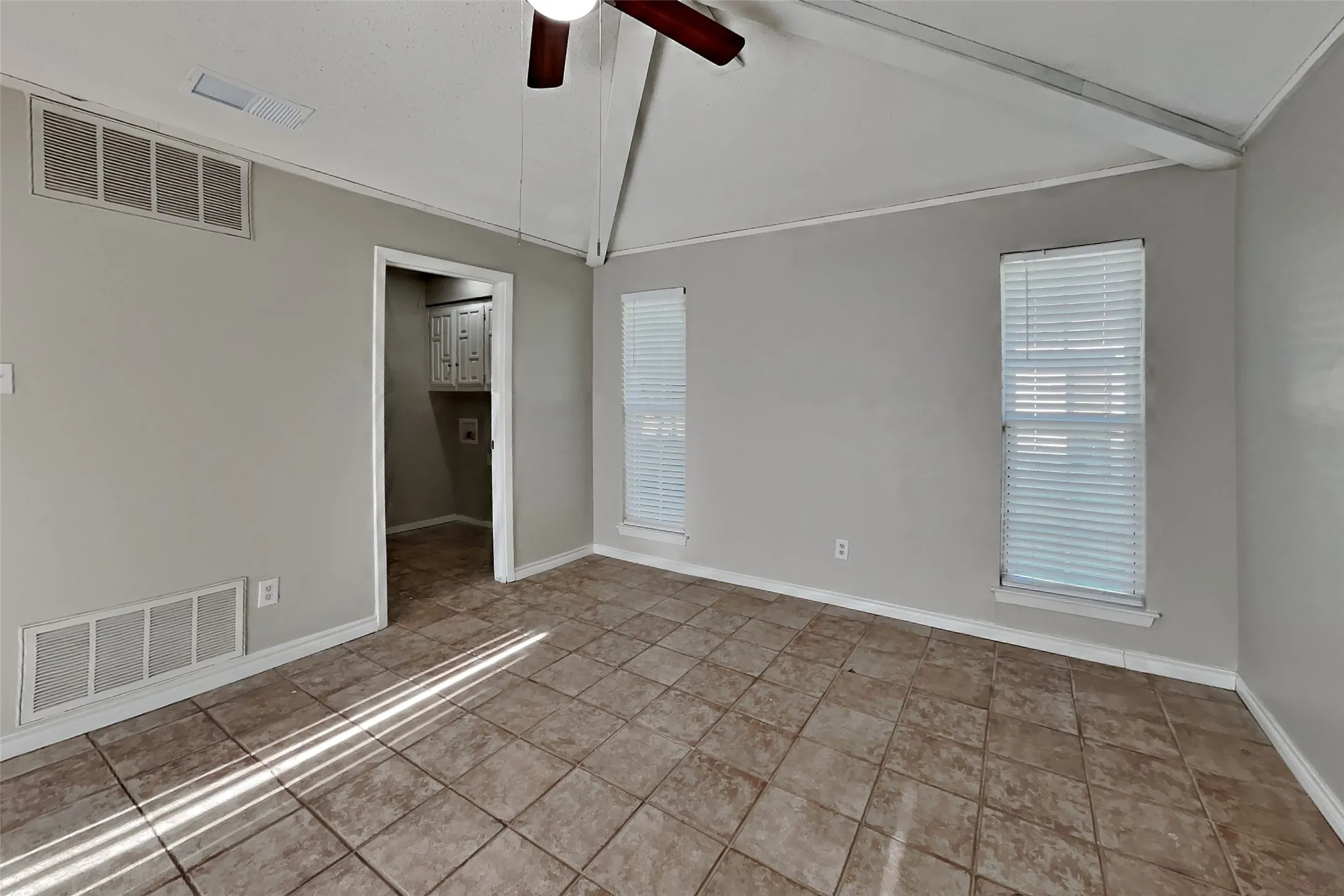 Single Family Residence For Rent in Collin County , 909 Keenan Circle, Plano, Texas 75075, 3 Bedroom, 3 Bathroom, 2 Garage spaces, 2,167 Sqft, built in 1977, mls#21373085, Real Estate Agent in Plano, Homes For Rent in Collin county, Homes For Rent in Plano, Realtor in Plano Texas, Real Estate Brokerage Independent Realty Texas, Luminita Cordes Realtor