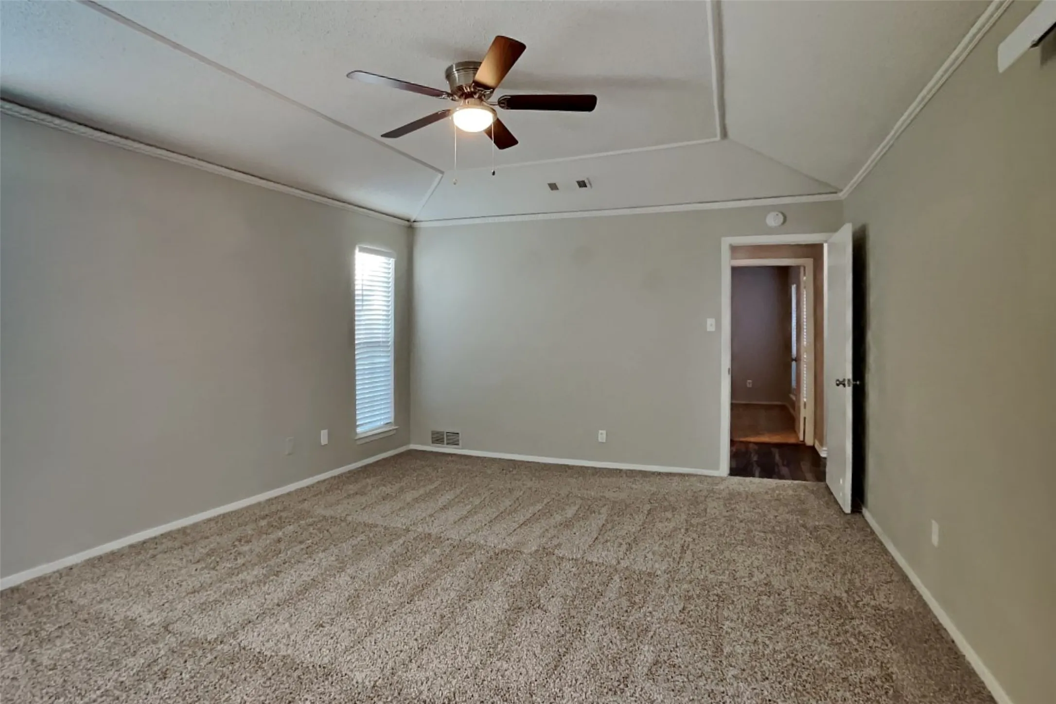 Single Family Residence For Rent in Collin County , 909 Keenan Circle, Plano, Texas 75075, 3 Bedroom, 3 Bathroom, 2 Garage spaces, 2,167 Sqft, built in 1977, mls#21373085, Real Estate Agent in Plano, Homes For Rent in Collin county, Homes For Rent in Plano, Realtor in Plano Texas, Real Estate Brokerage Independent Realty Texas, Luminita Cordes Realtor