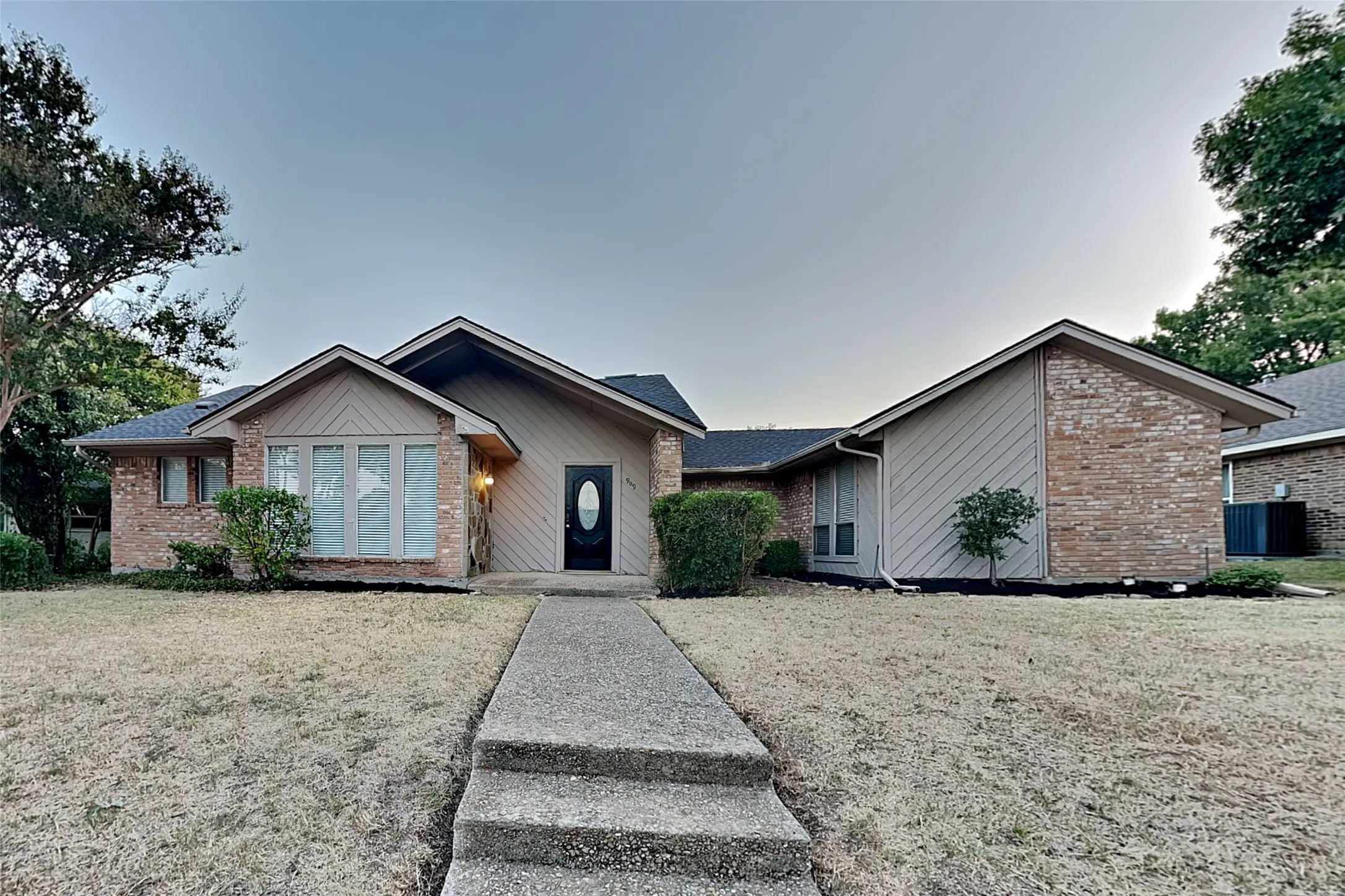 Single Family Residence For Rent in Collin County , 909 Keenan Circle, Plano, Texas 75075, 3 Bedroom, 3 Bathroom, 2 Garage spaces, 2,167 Sqft, built in 1977, mls#21373085, Real Estate Agent in Plano, Homes For Rent in Collin county, Homes For Rent in Plano, Realtor in Plano Texas, Real Estate Brokerage Independent Realty Texas, Luminita Cordes Realtor