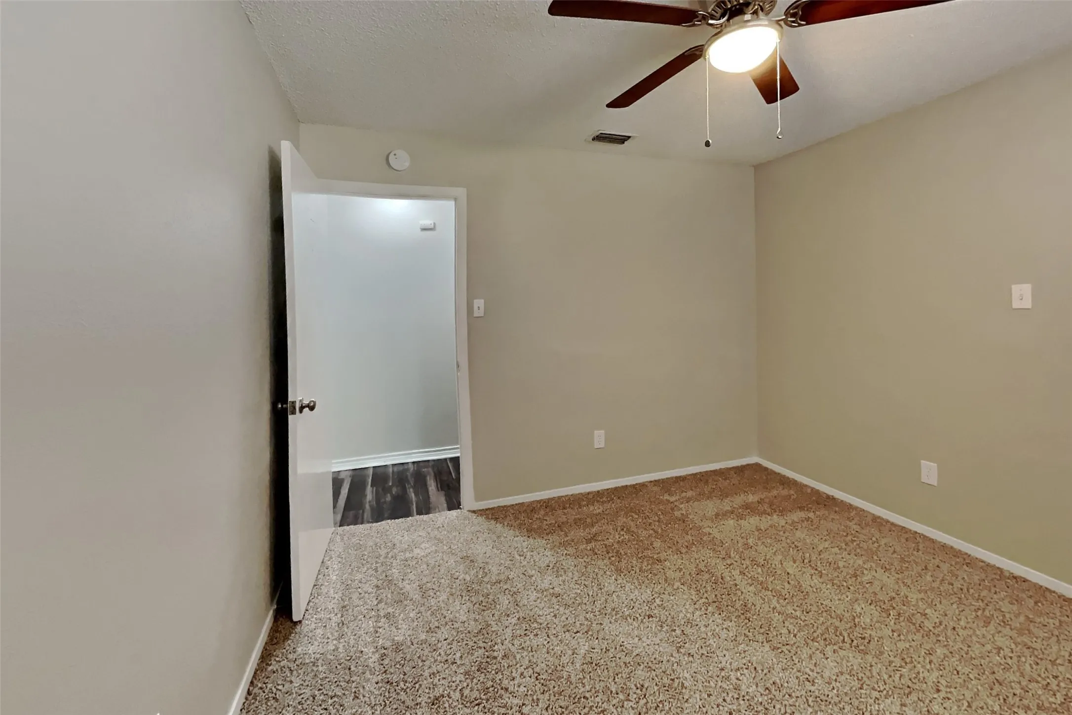 Single Family Residence For Rent in Collin County , 909 Keenan Circle, Plano, Texas 75075, 3 Bedroom, 3 Bathroom, 2 Garage spaces, 2,167 Sqft, built in 1977, mls#21373085, Real Estate Agent in Plano, Homes For Rent in Collin county, Homes For Rent in Plano, Realtor in Plano Texas, Real Estate Brokerage Independent Realty Texas, Luminita Cordes Realtor