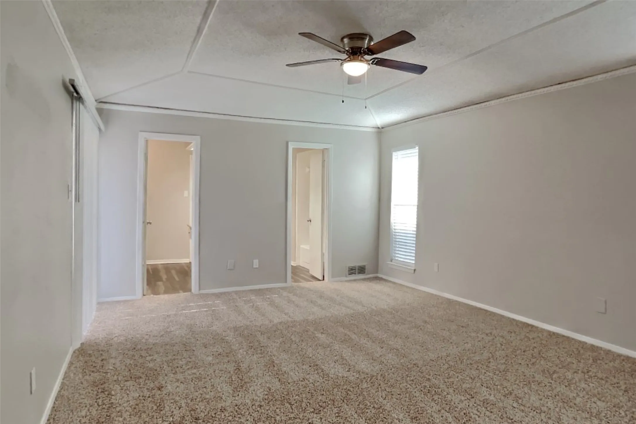 Single Family Residence For Rent in Collin County , 909 Keenan Circle, Plano, Texas 75075, 3 Bedroom, 3 Bathroom, 2 Garage spaces, 2,167 Sqft, built in 1977, mls#21373085, Real Estate Agent in Plano, Homes For Rent in Collin county, Homes For Rent in Plano, Realtor in Plano Texas, Real Estate Brokerage Independent Realty Texas, Luminita Cordes Realtor